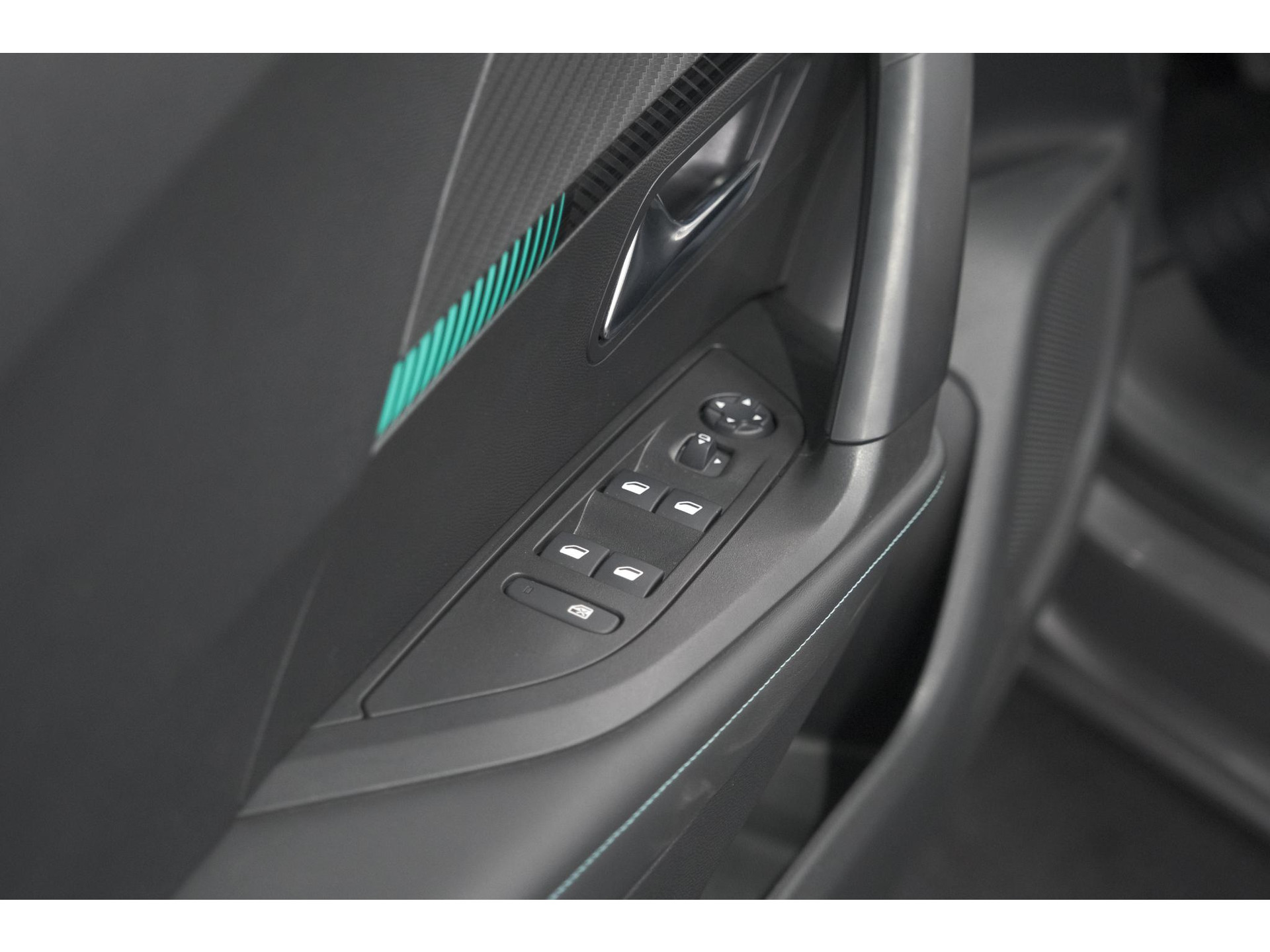 Peugeot 2008 PureTech 130 EAT8 Allure Pack | Trekhaak | Camera | Navigatie | Parkeersensoren