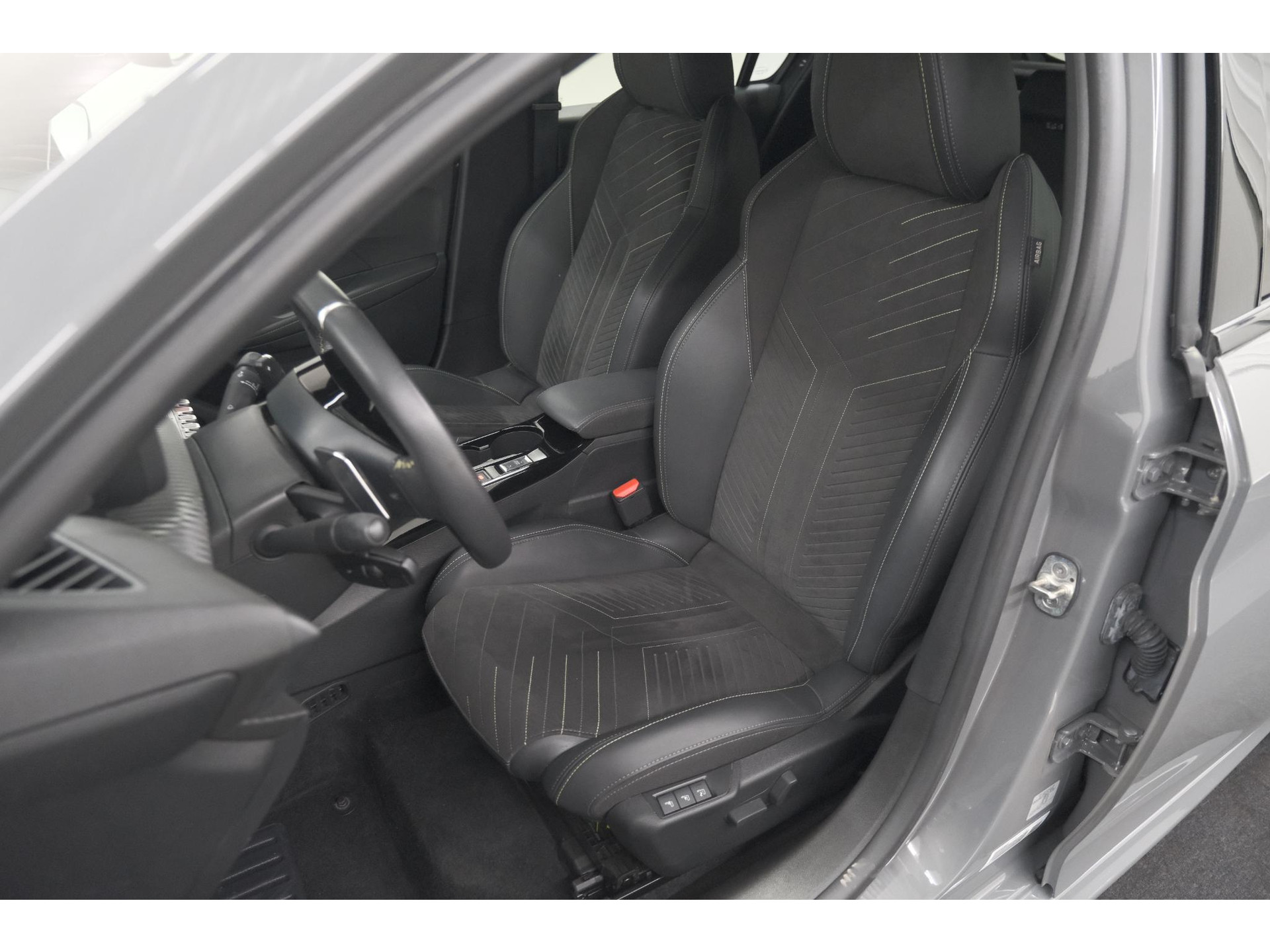 Peugeot 208 1.2 Hybrid 145 e-DCS6 GT | Alcantara Pakket | Camera | Apple Carplay | Stoelverwarming