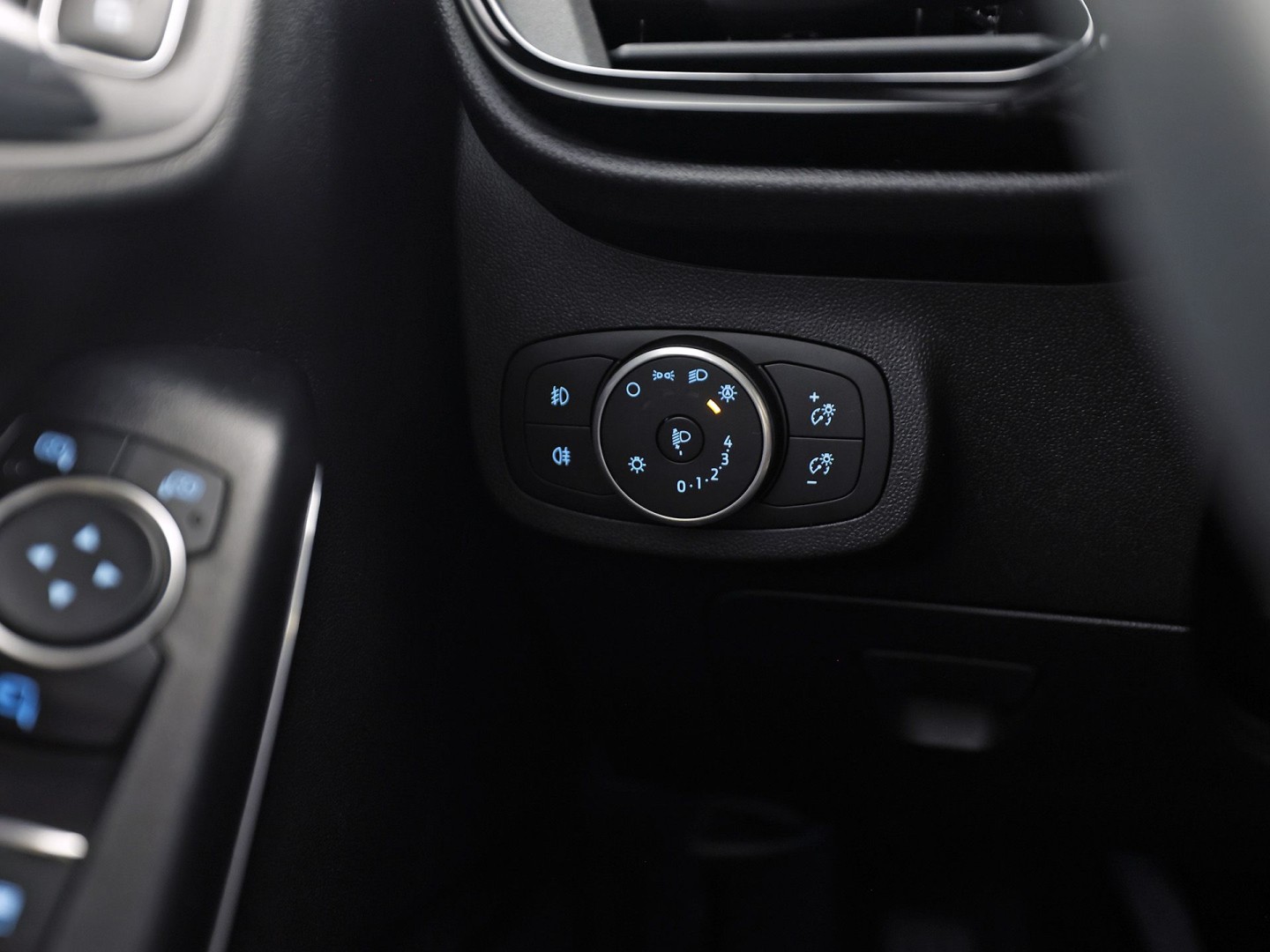 Ford Fiesta 1.0 EcoBoost Titanium (APPLE CARPLAY, GROOT NAVI, CLIMATE, CAMERA, KEYLESS, SPORTSTOELEN, ADAPTIVE CRUISE, LM VELGEN, NIEUWSTAAT)