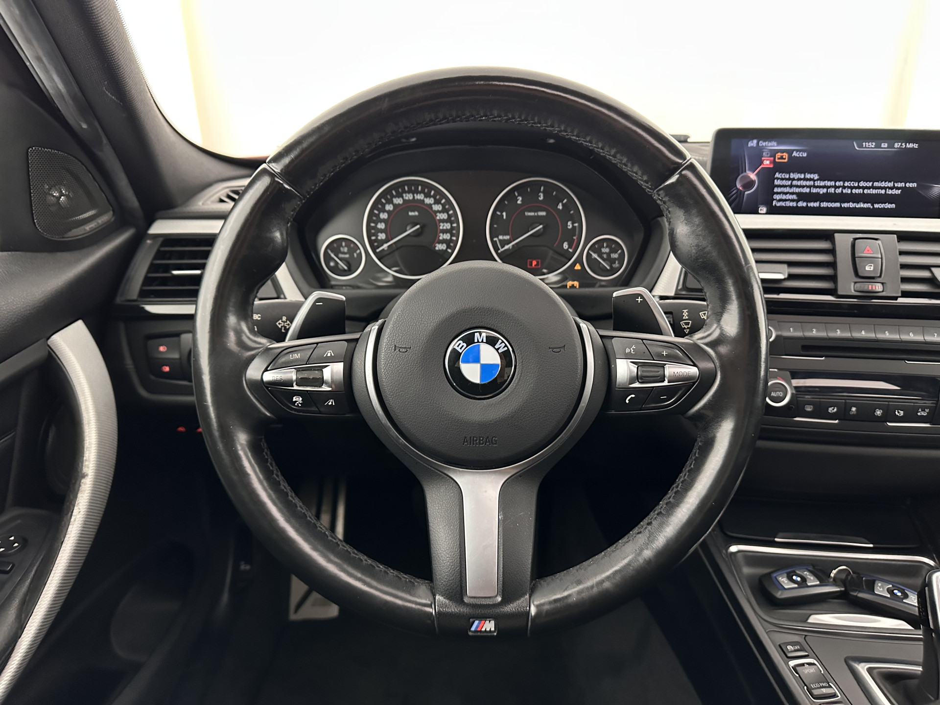 BMW 3-serie 330d M-Sportpack High Executive Aut. *PANO | LEATHER | XENON | ADAPTIVE-CRUISE | HARMAN/KARDON | MEMORY-PACK | BLINDSPOT | HEATED-SPORTSEATS | CAMERA | DAB | KEYLESS | ECC | HEAD-UP | PDC | SHIFTPADDLES | TOWBAR |  18''ALU