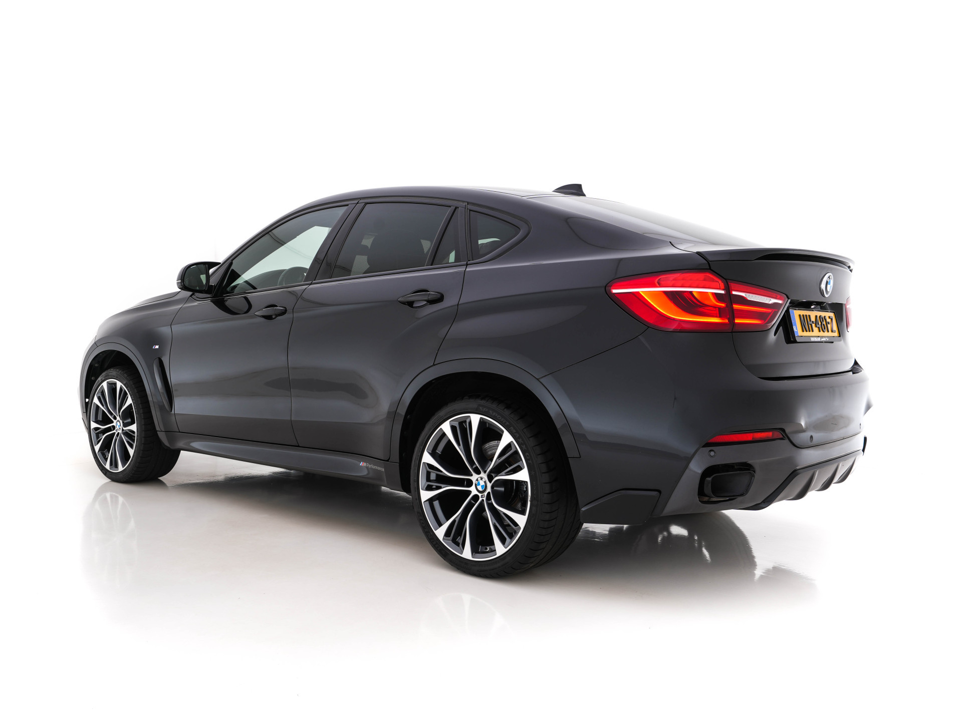 BMW X6 xDrive40d M-Sportpack High Executive Aut. *PANO | LUXURY-LEATHER | BANG/OLUFSEN-SURROUND | HEAD-UP | SOFT-CLOSE | FULL-LED | MEMORY-PACK | DIGI-COCKPIT | KEYLESS | CAMERA | NAVI-FULLMAP | HEATED-SPORTSEATS | 21"ALU*