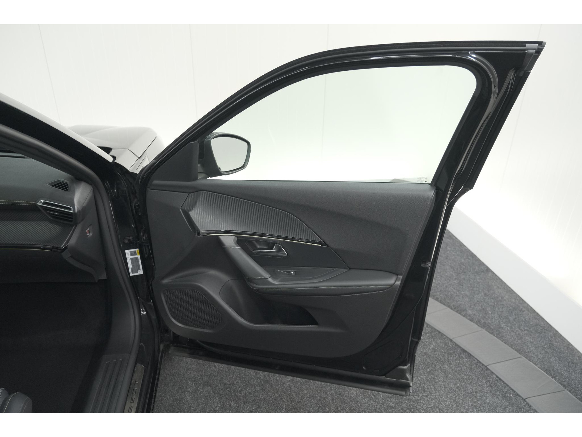 Peugeot 2008 PureTech 130 EAT8 GT | Camera | Parkeersensoren | Apple Carplay