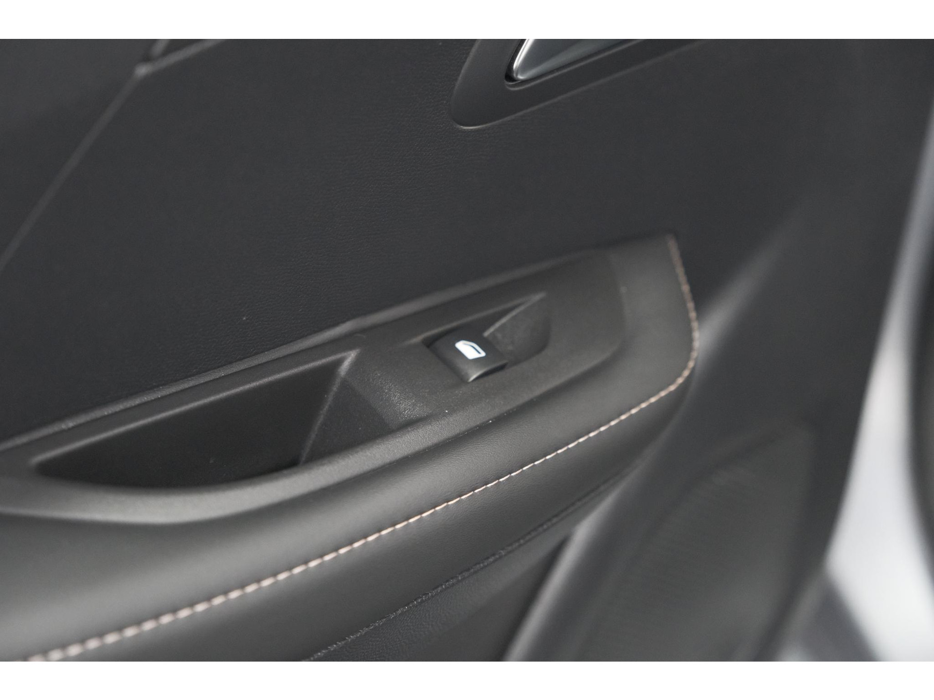 Peugeot 208 PureTech 100 Allure | Apple Carplay | Parkeersensoren | Climate Control