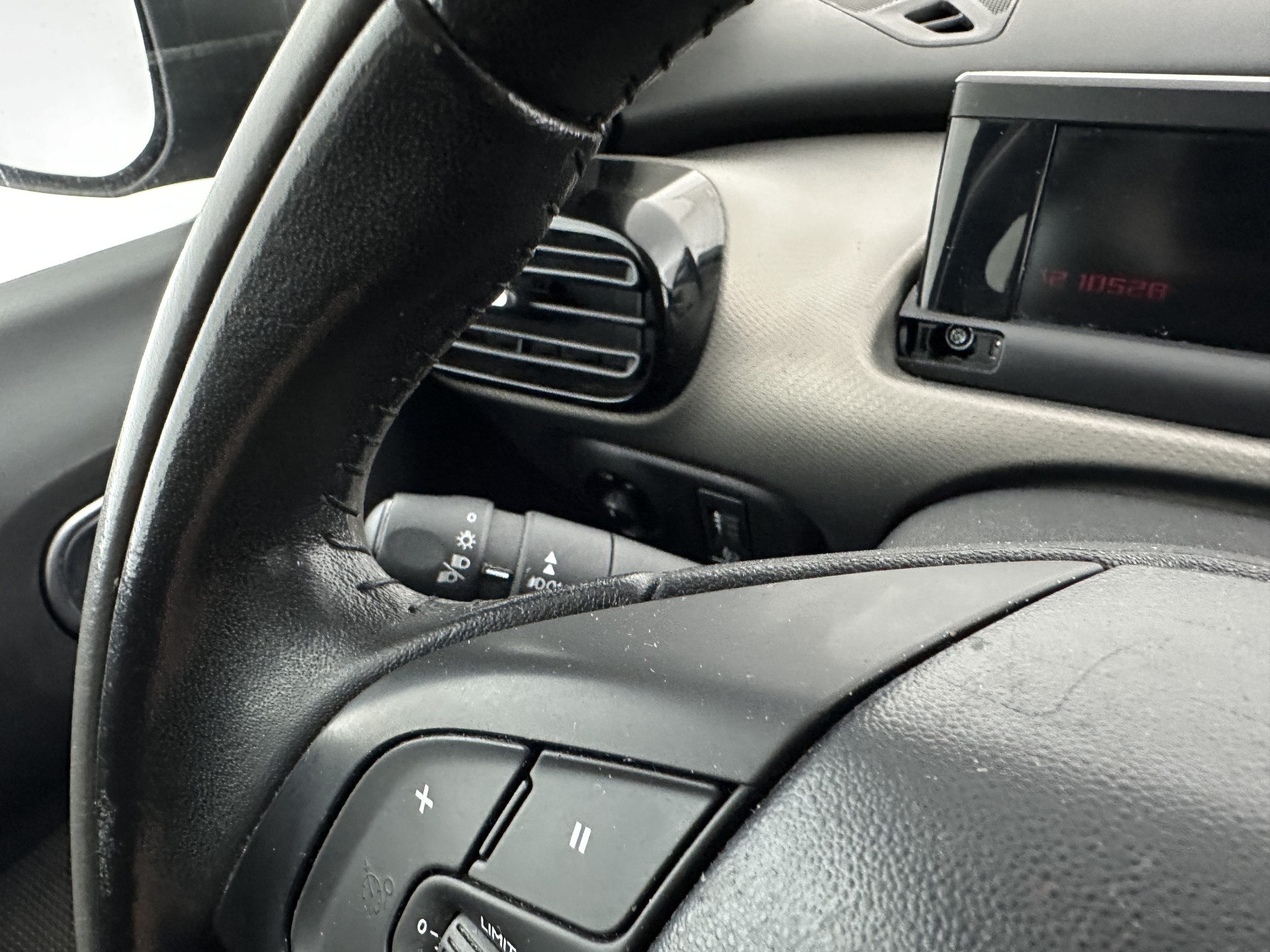 Citroën C4 Cactus 1.6 BlueHDi Feel *NAVI-FULLMAP | COMFORT-SEATS | ECC | PDC | DIGI-COCKPIT | CRUISE *