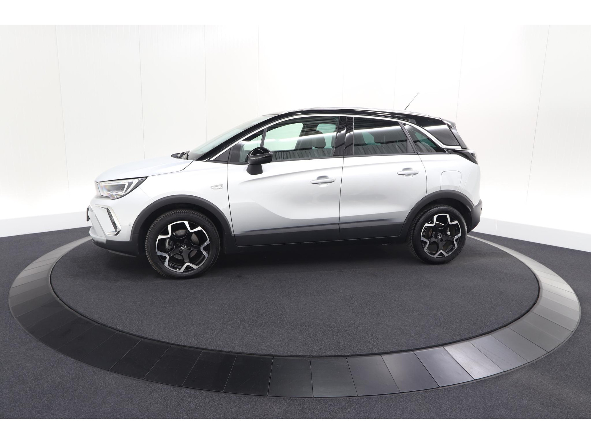 Opel Crossland 1.2 Turbo Ultimate | Camera | Dodehoekdetectie | Comfort Pakket | Apple Carplay