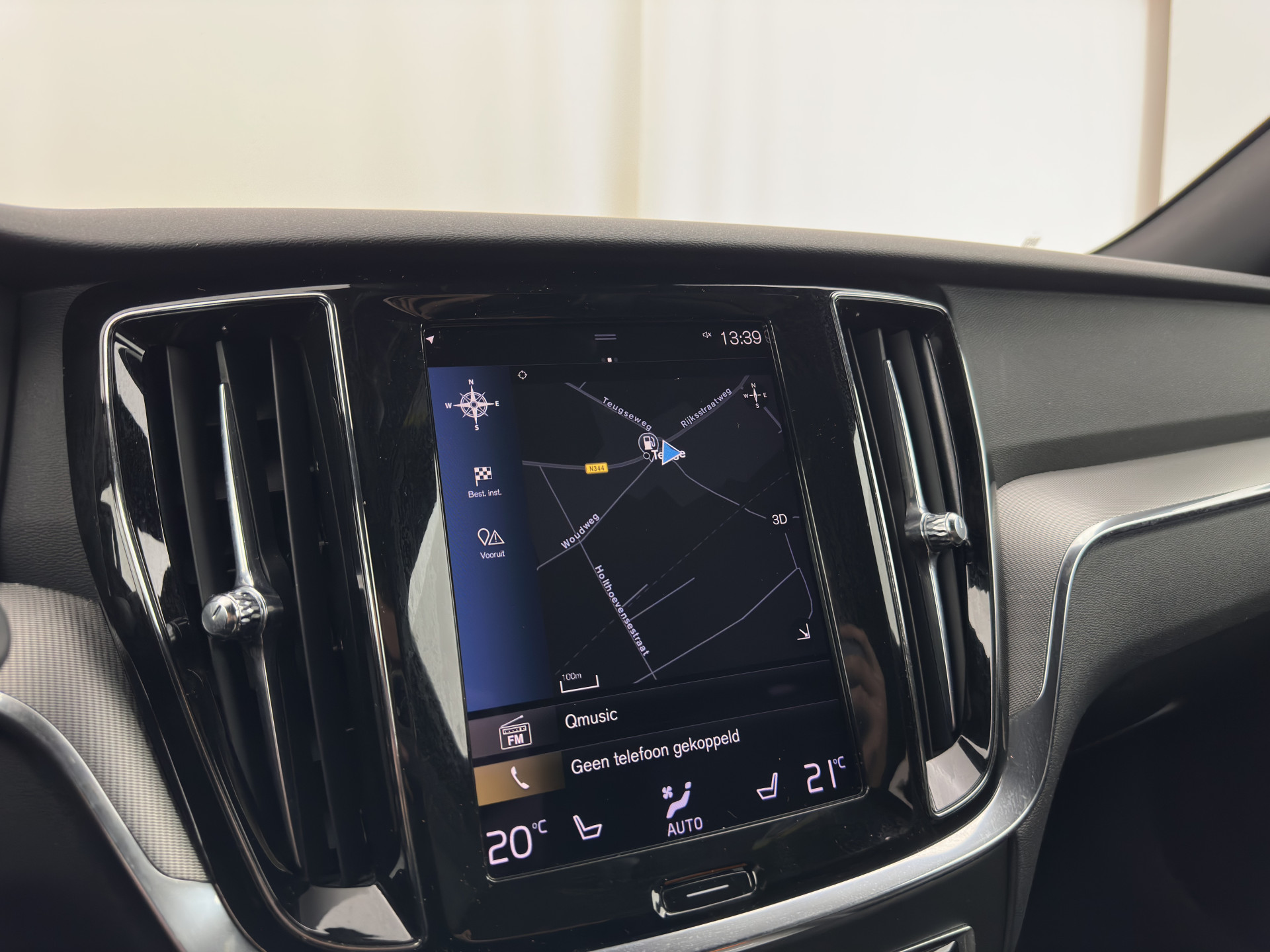 Volvo V60 2.0 B3 R-Design (INCL-BTW) *LEATHER-FABRIC | DIGI-COCKPIT | FULL-LED | MEMORY-PACK | HEATED-SPORTSEATS | LANE-ASSIST | NAVI-FULLMAP | CAMERA | DAB+ | PRIVACY-GLASS | ECC | PDC | TOWBAR | 19''ALU*