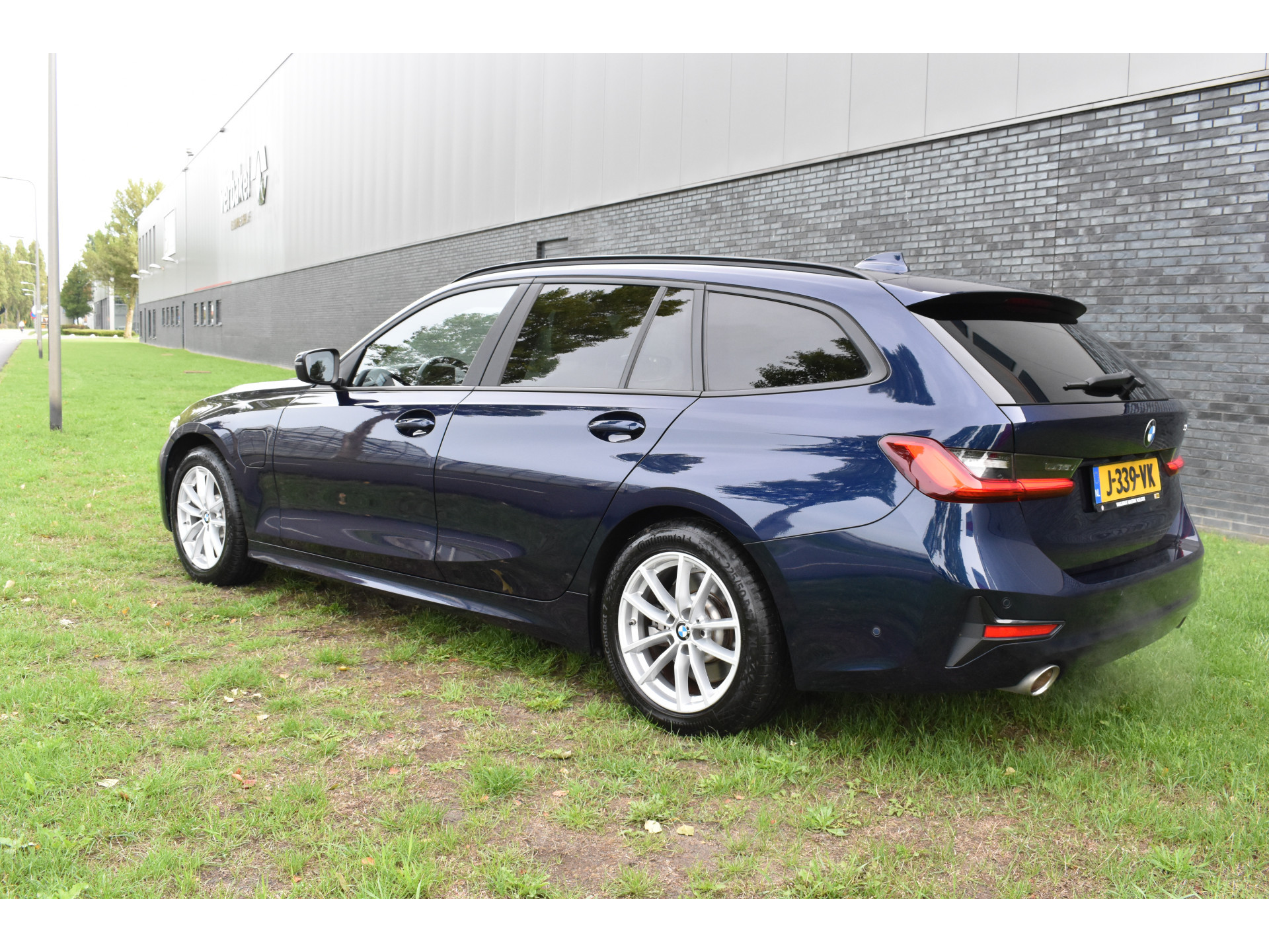 BMW 3-serie Touring 330e Business Edition Plus Plugin-hybride Pano Leder