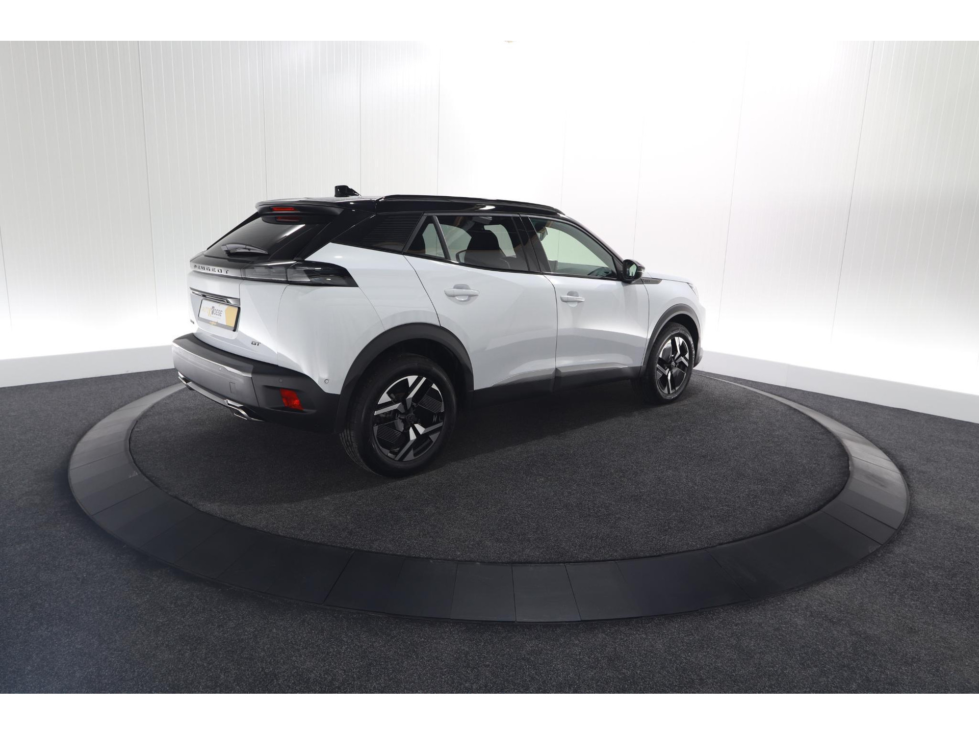Peugeot 2008 PureTech 130 EAT8 GT | 360 Camera | Stoelmassage | Adaptieve Cruise Control | Dodehoekdetectie