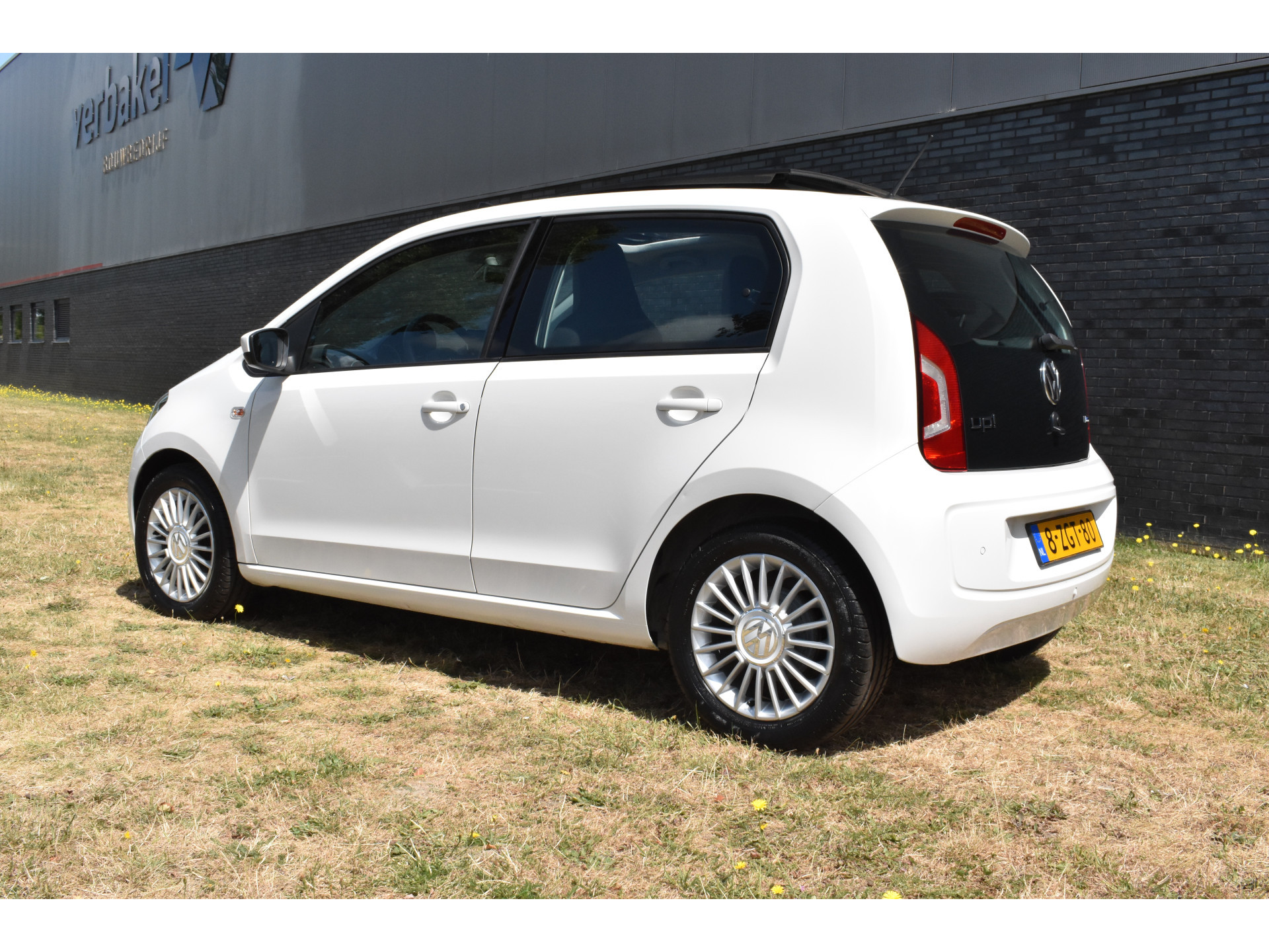 Volkswagen Up! 1.0 high up! BlueMotion Panodak Navigatie Pdc Lage km-stand