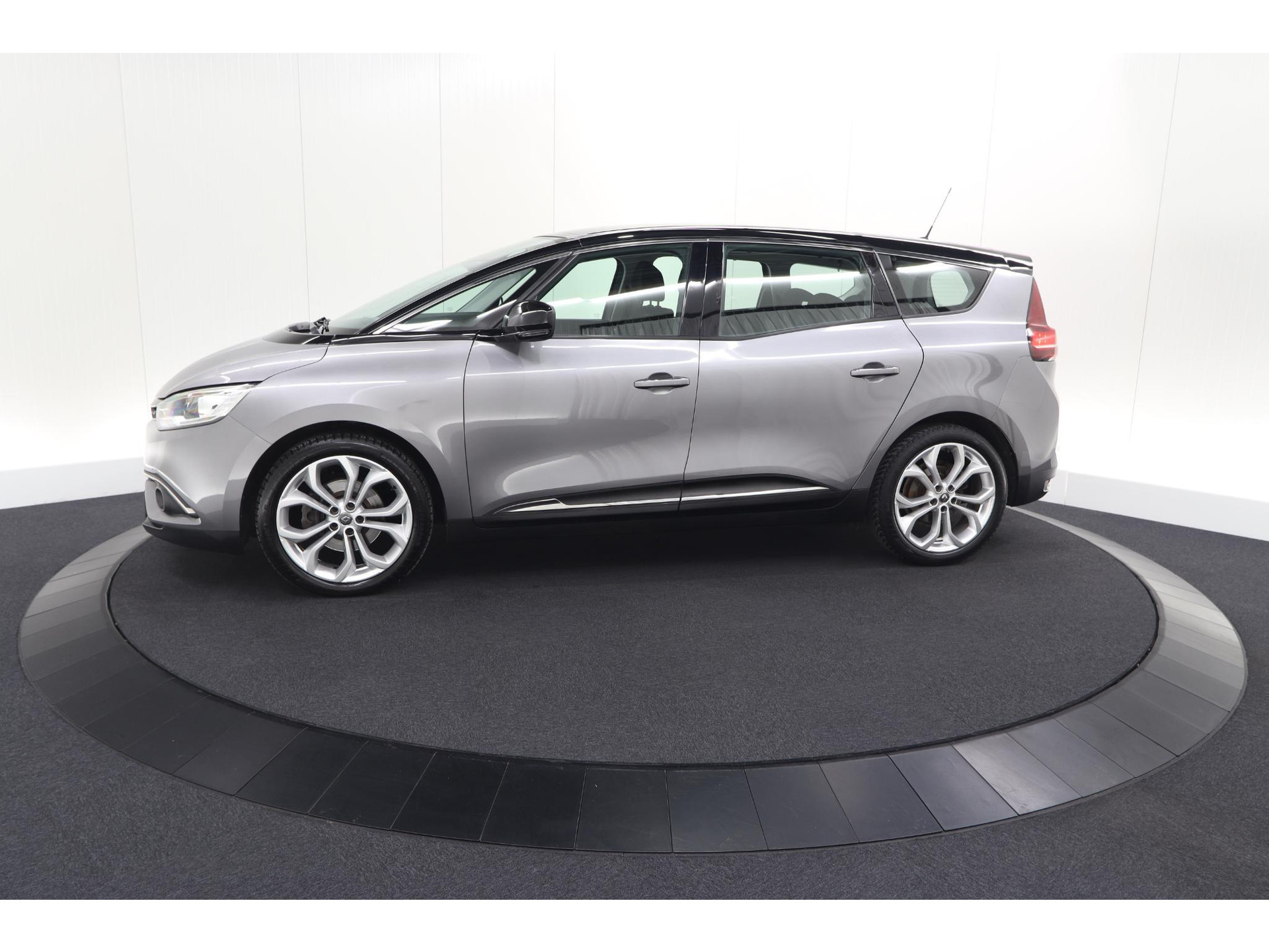 Renault Grand Scénic 1.3 Intens TCe 140 EDC | 7 Zitplaatsen | Apple Carplay | Camera | Parkeersensoren voor + achter