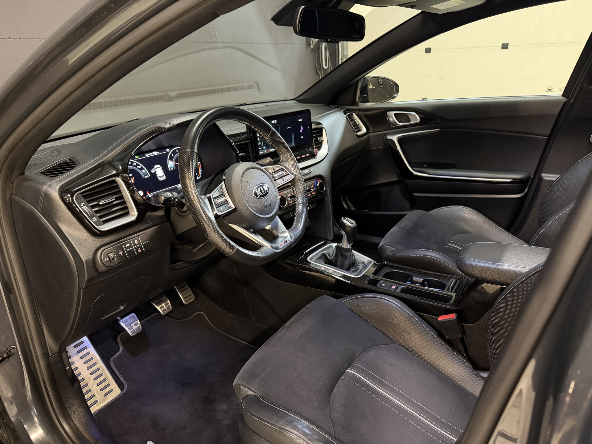 Kia Ceed Sportswagon 1.0 T-GDi GT-Line | Panoramadak | Dealer onderhouden | Camera | Afn. Trekhaak | Stoel/stuurverwarming | Carplay