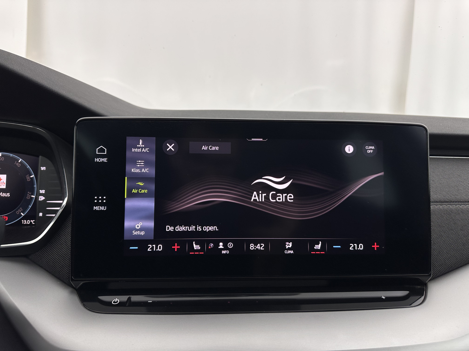 ŠKODA Octavia Combi 1.0 TSI Style (INCL-BTW) *PANO | FULL-LED | LANE-ASSIST | DIGI-COCKPIT | HEATED-COMFORTSEATS | NAVI-FULLMAP | PRIVACYGLASS | KEYLESS | DAB | ECC | PDC | CRUISE | TOWBAR | 18''ALU*