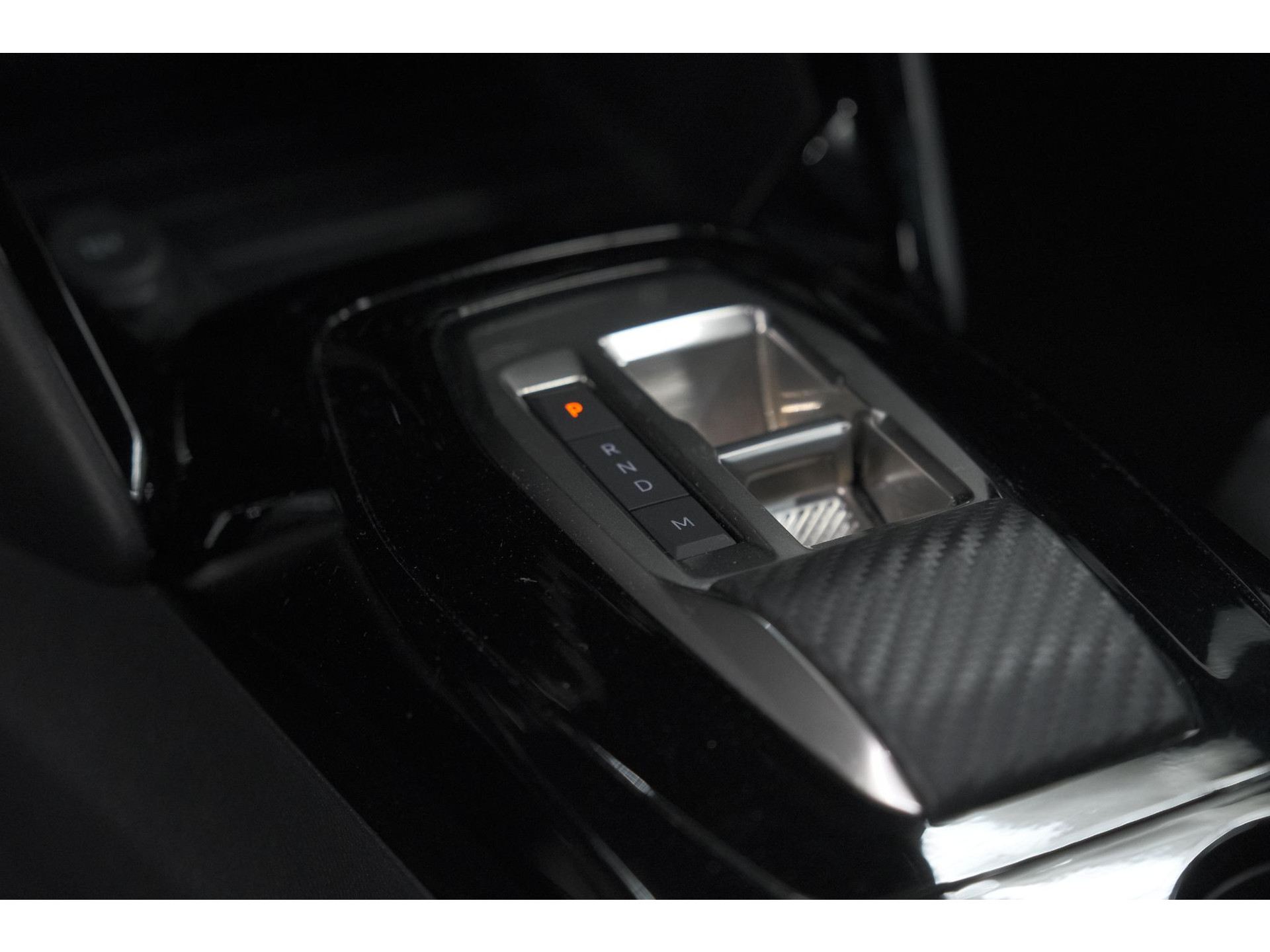 Peugeot 2008 1.2 Hybrid 145 Allure | Apple Carplay | Climate Control | Parkeersensoren Voor + Achter