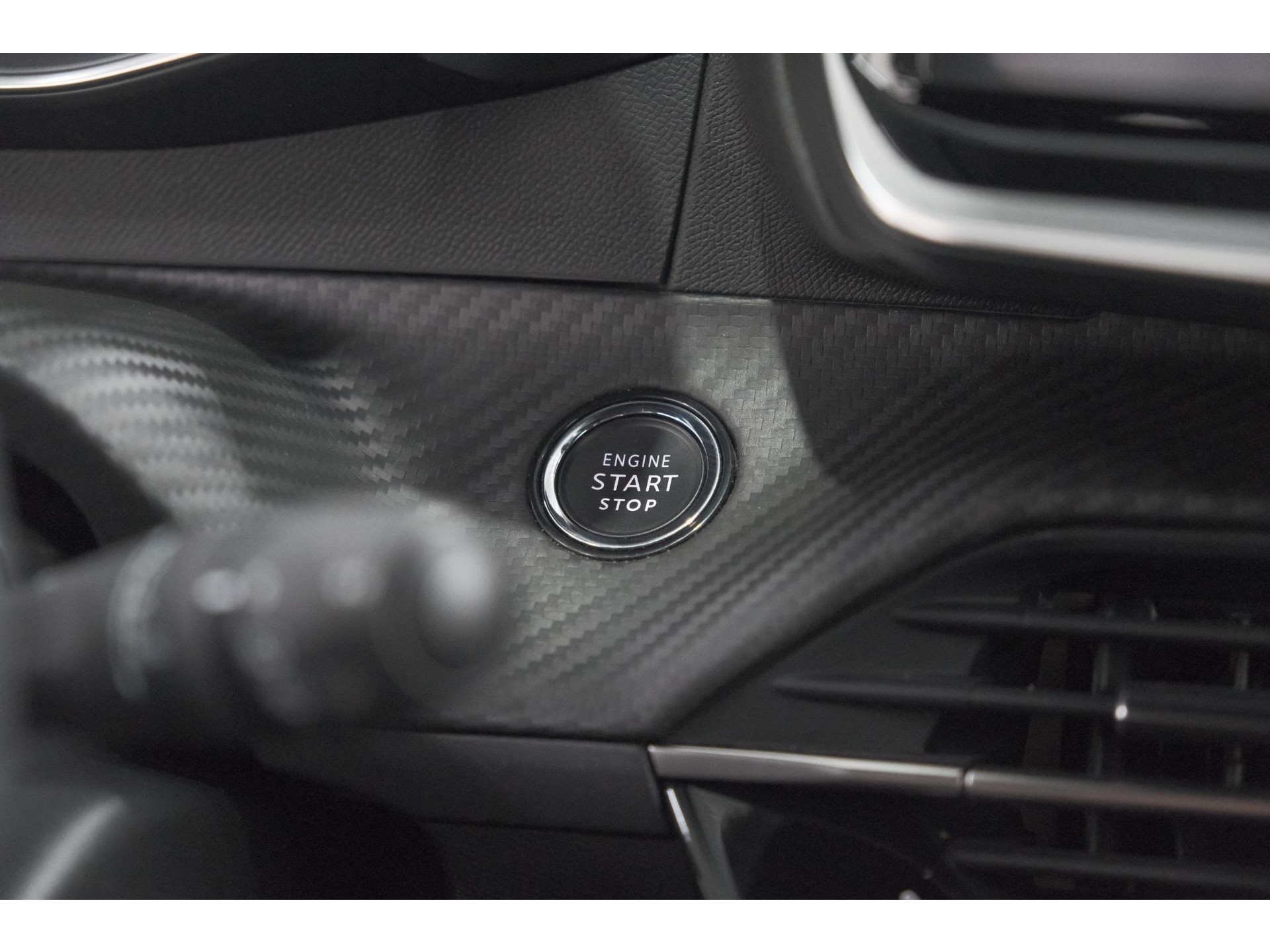 Peugeot 208 1.2 Hybrid 145 e-DCS6 GT | Alcantara Pakket | Camera | Apple Carplay | Stoelverwarming