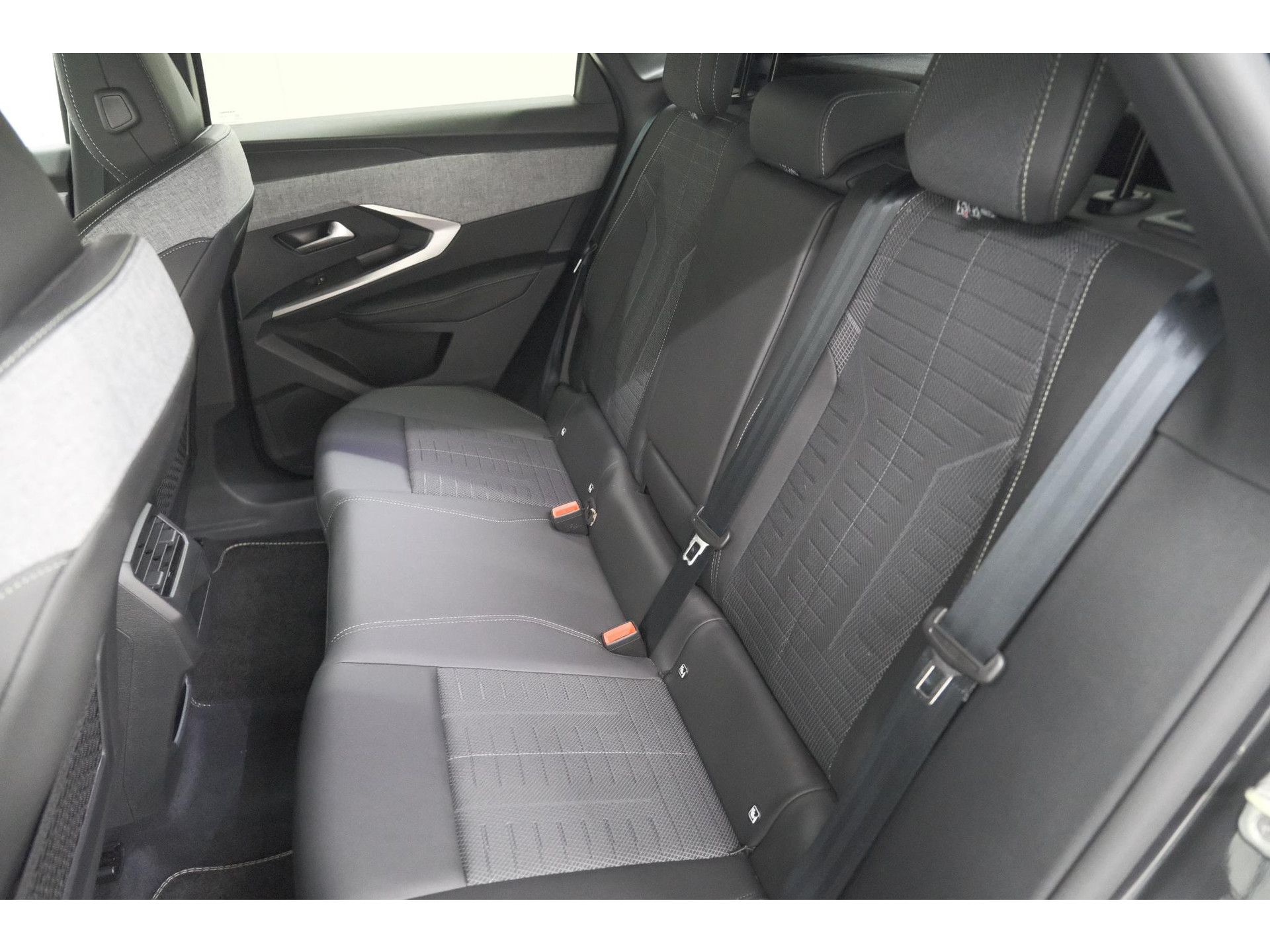 Peugeot 3008 1.2 Hybrid 145 GT | Elektrische Kofferklep | Camera | Adaptieve Cruise Control | Apple CarPlay