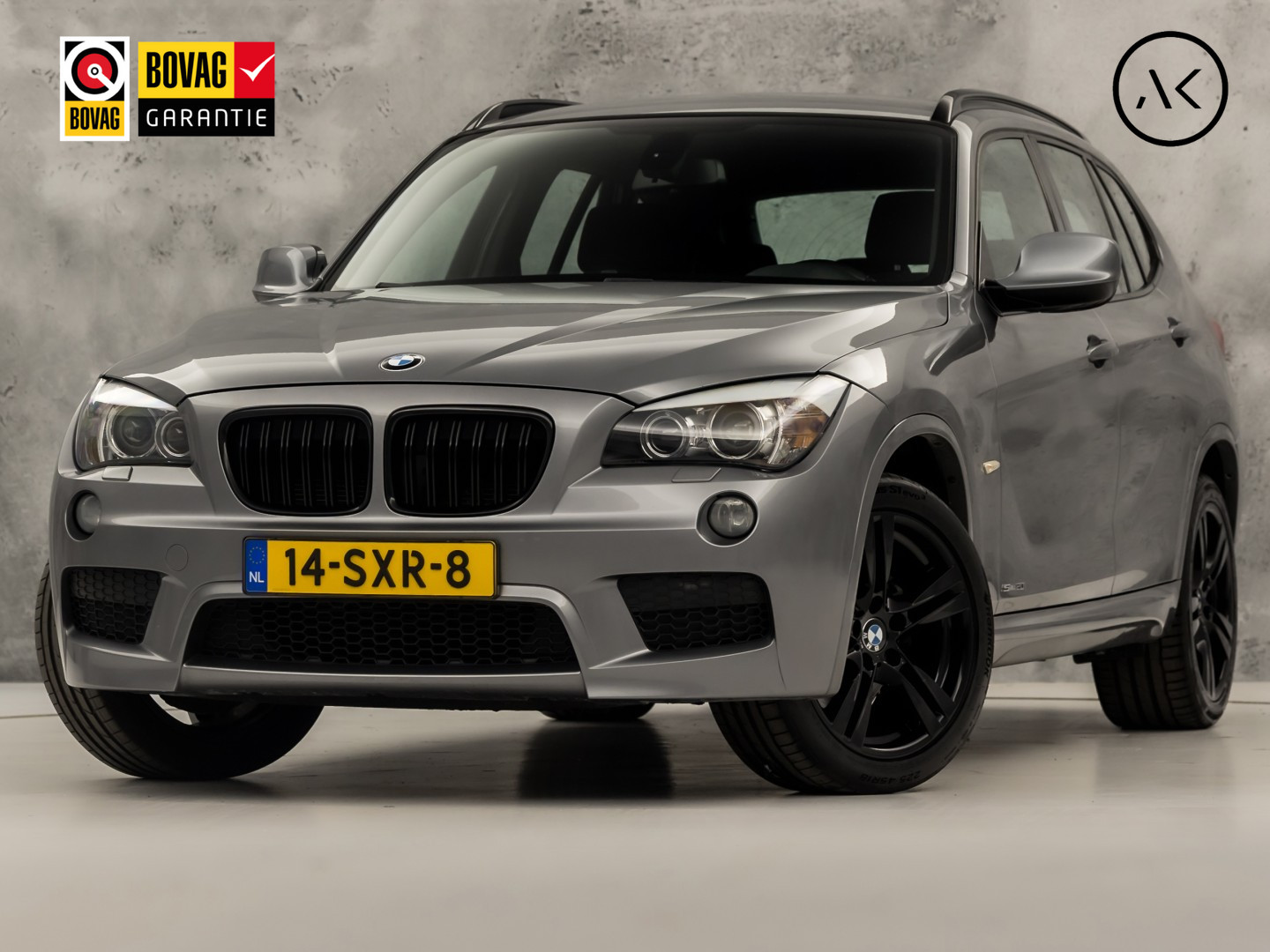 BMW X1 sDrive20i M Sport 184Pk Automaat (GROOT NAVI, CLIMATE, ALCANTARA, TREKHAAK, SPORTSTOELEN, XENON, ZWART HEMEL, PARKEERSENSOREN, NIEUWSTAAT)