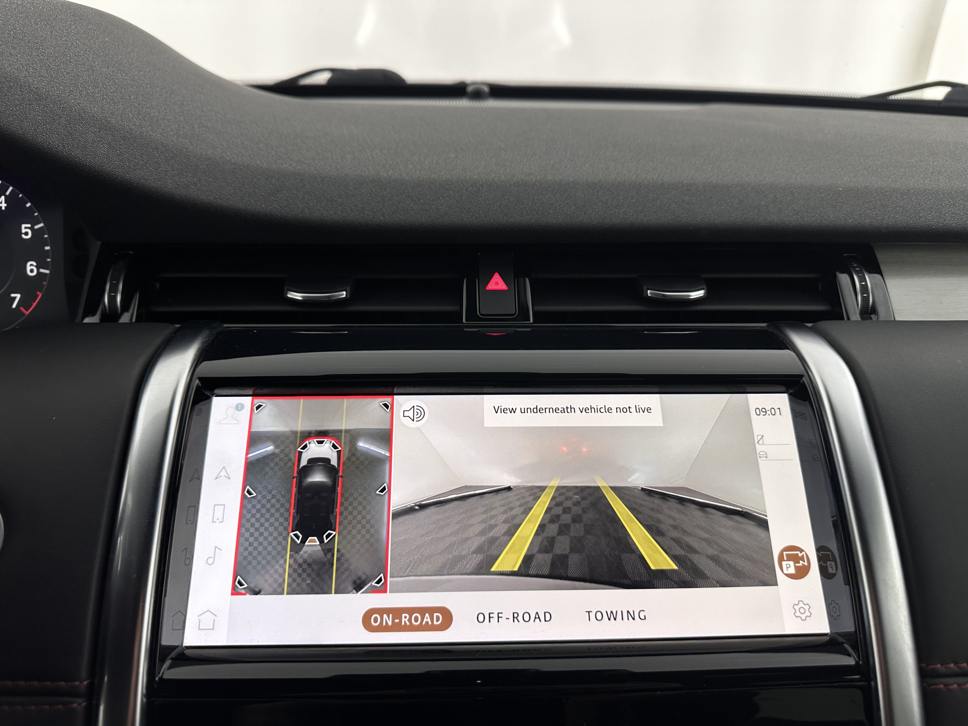 Land Rover Discovery Sport P300e 1.5 R-Dynamic HSE Black Exterior Pack AWD (Plug-in) (INCL-BTW) *LEATHER | FULL-LED | DIGI-COCKPIT | MERIDIAN-AUDIO | BLINDSPOT | KEYLESS | SHIFTPADDLES | PRIVACYGLASS | NAVI-FULLMAP | ECC | MEMORY-PACK | PDC | CRUISE | 20'