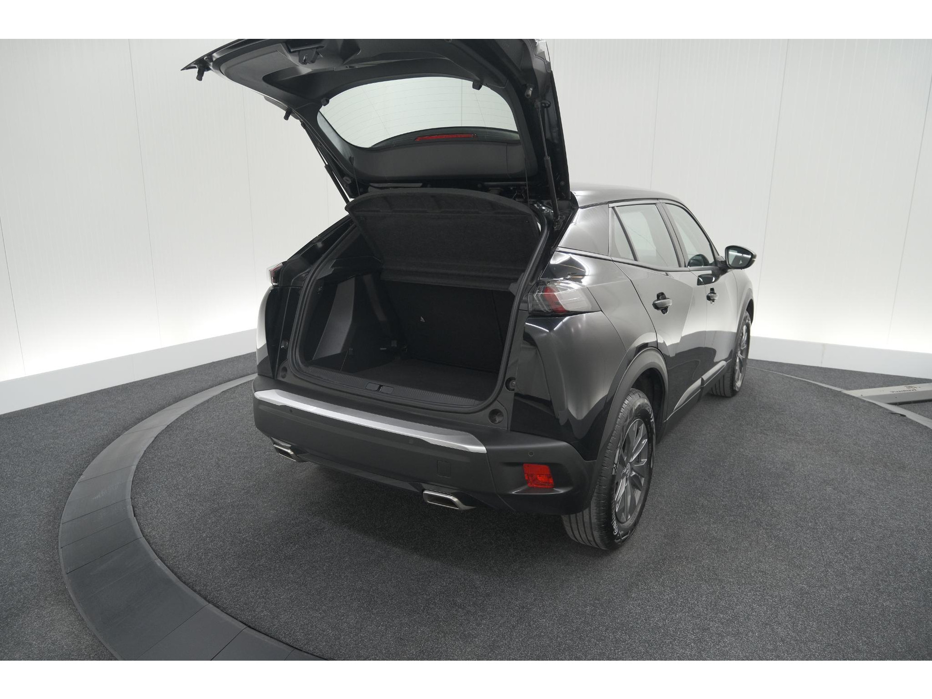 Peugeot 2008 PureTech 130 EAT8 Active | Parkeersensoren | Navigatie | Apple Carplay