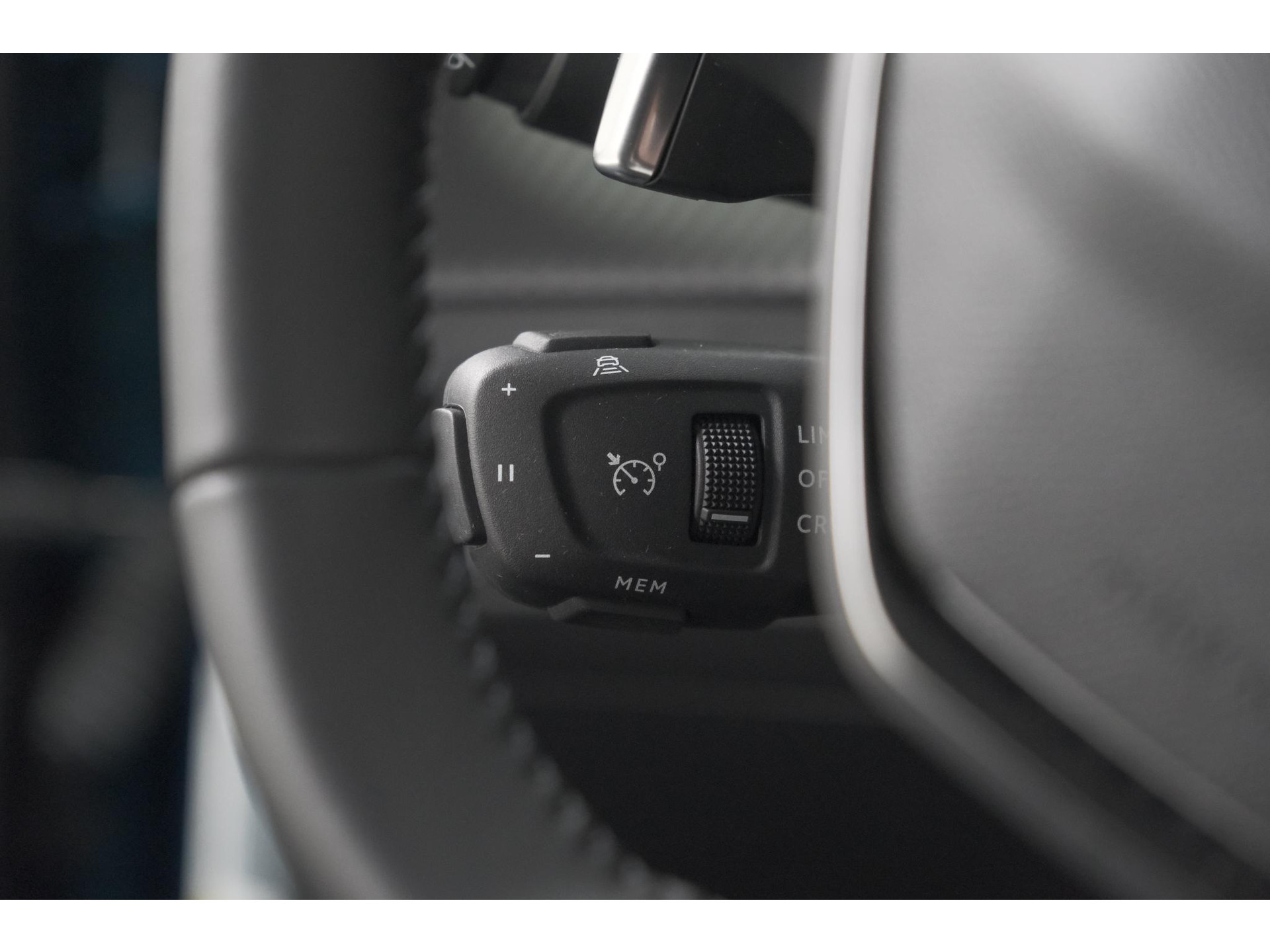 Peugeot 2008 1.2 Hybrid 145 Allure | 360 Camera | Adaptieve Cruise Control | Dodehoekdetectie