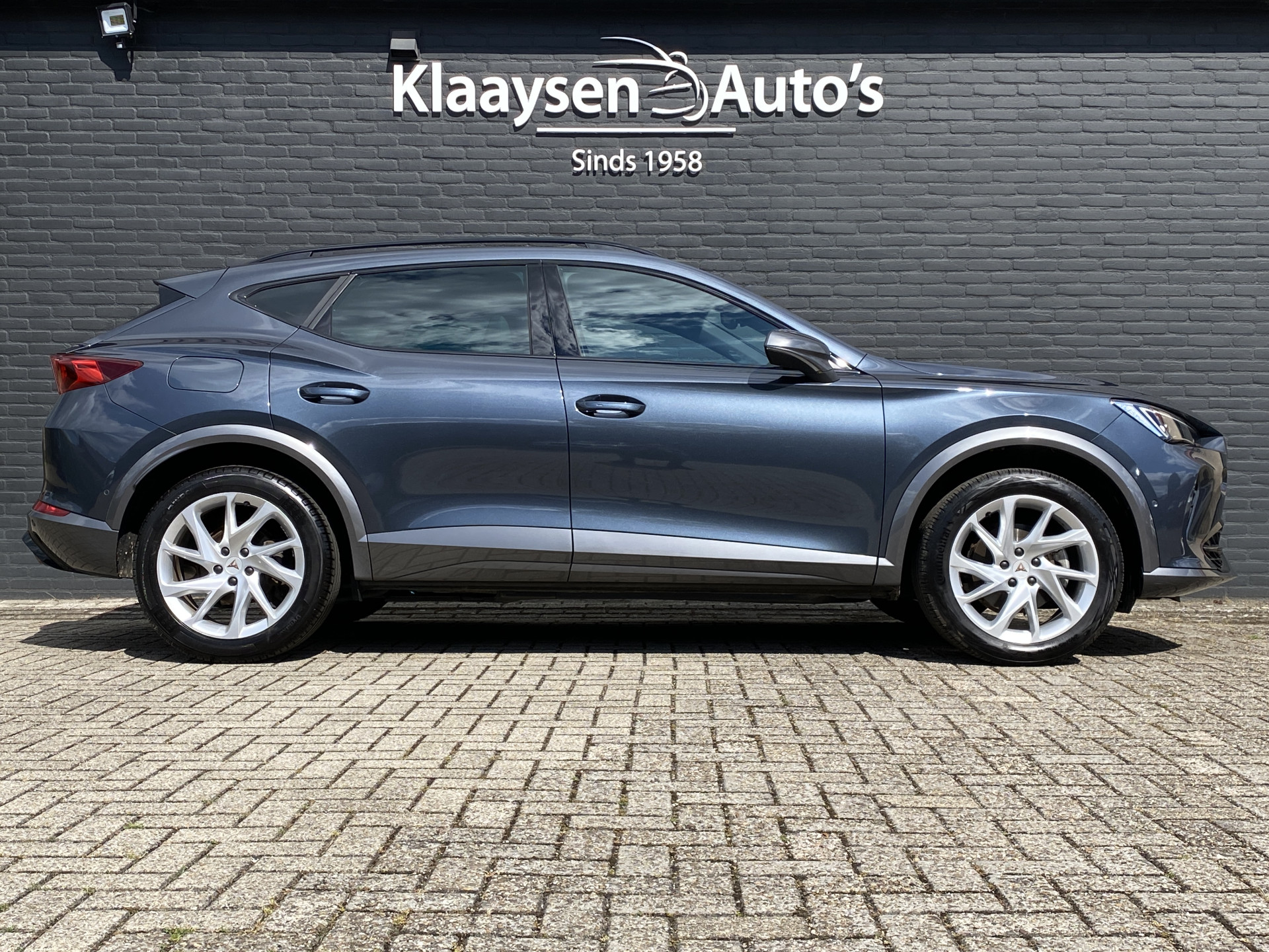 CUPRA Formentor 1.4 e-Hybrid Business 204 pk AUT. | 1e eigenaar | dealer onderh. | SOH 97% | navigatie | memory stoel | camera | stoel/stuurvw.