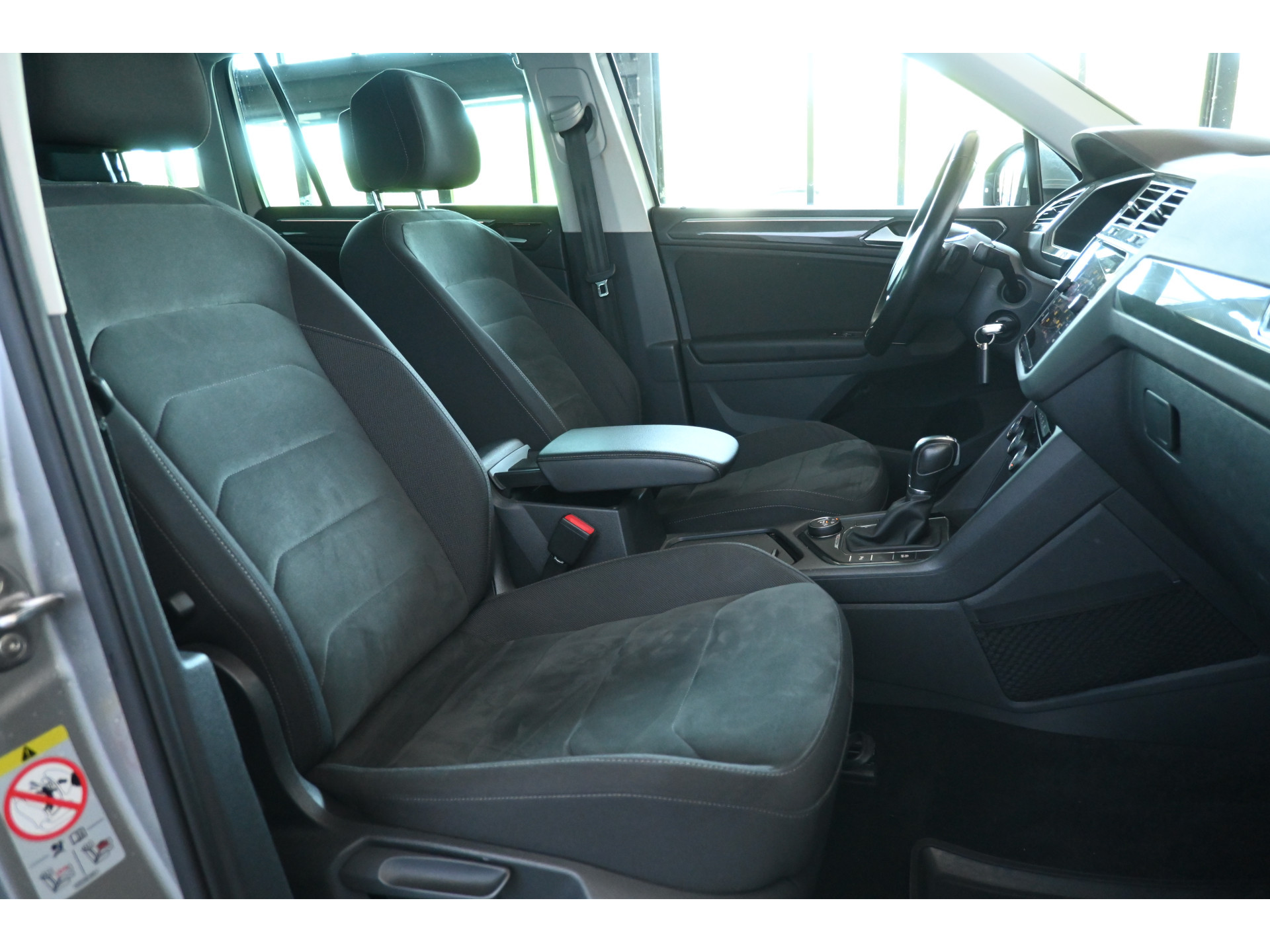Volkswagen Tiguan 1.4 TSI Automaat 4Motion Highline  Clima Virtual Cockpit Navigatie CarPlay Cruise control Inruil Mogelijk!