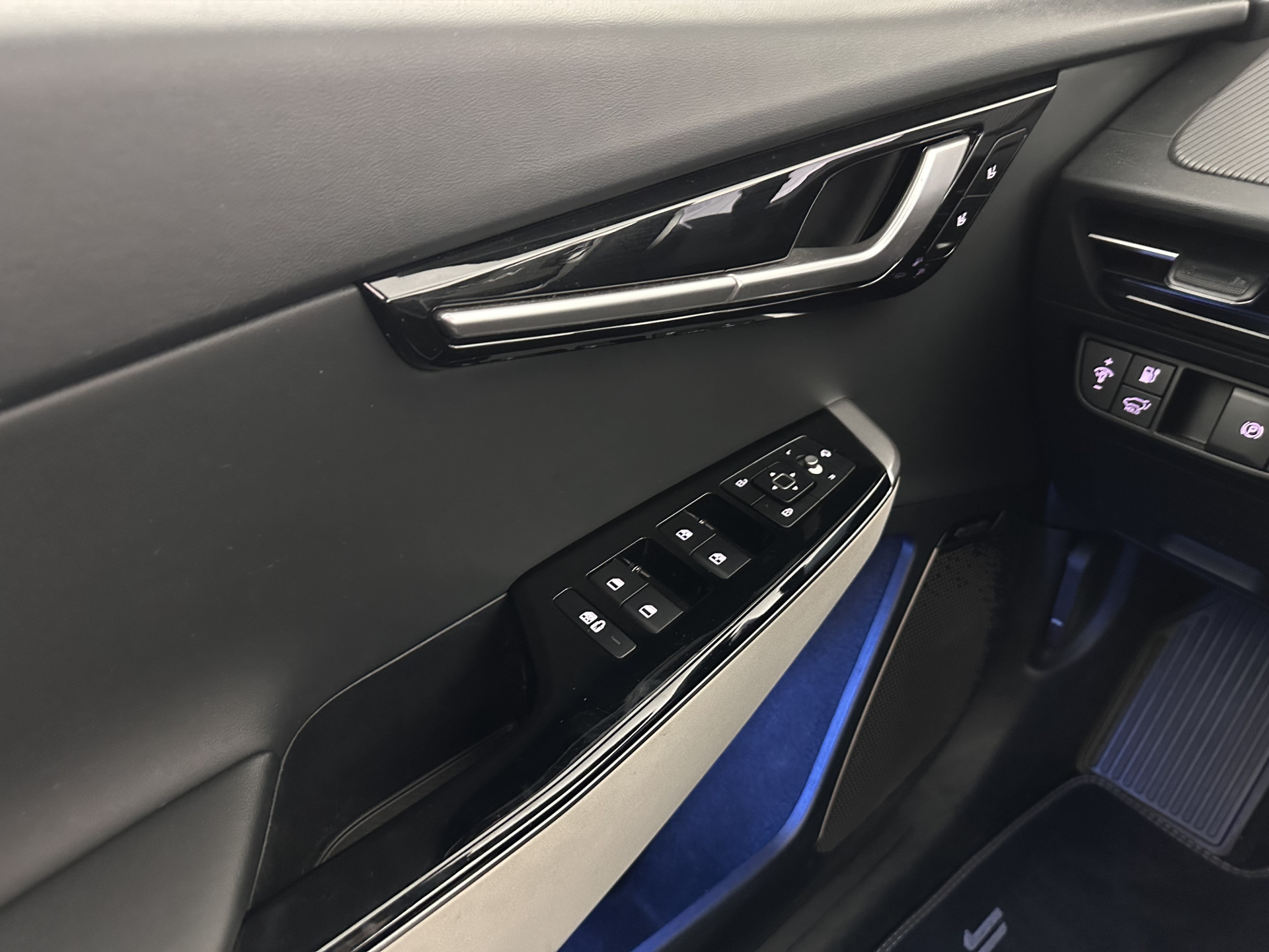 Kia EV6 GT-Line 77.4 kWh [ 3-Fase-11kW ] (SOH-100%) (INCL-BTW) Aut. *HEATPUMP | PANO | HEAD-UP | LEATHER-ALCANTARA | ADAPTIVE-CRUISE | DIGI-COCKPIT | MERIDIAN-AUDIO | MEMORYPACK | FULL-LED | KEYLESS | TOPVIEW | DAB | BLINDSPOT | NAVI-FULLMAP |