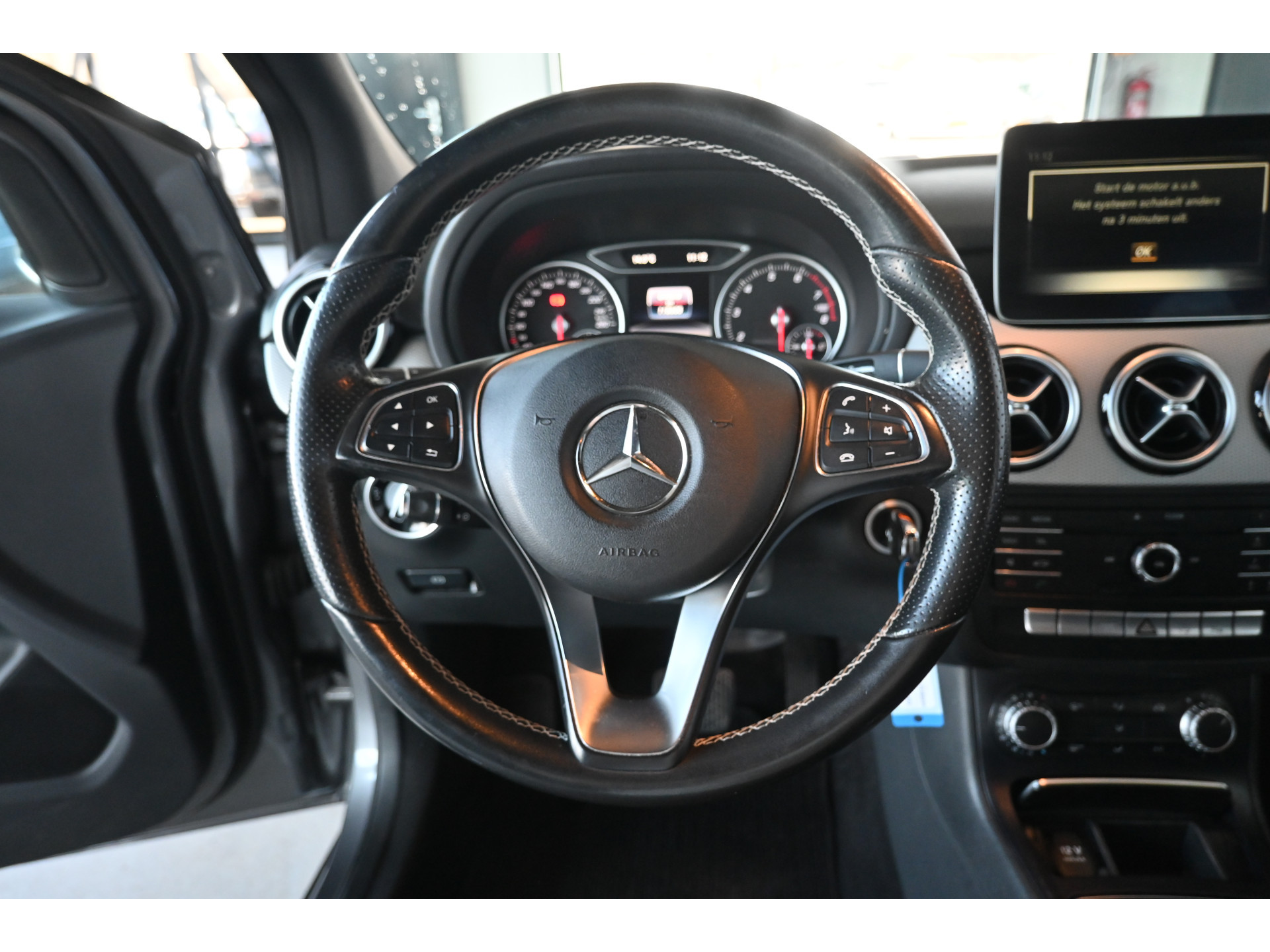 Mercedes-Benz B-klasse 180 Ambition Automaat Clima Navigatie LED Rijklaarprijs! Inruil Mogelijk!