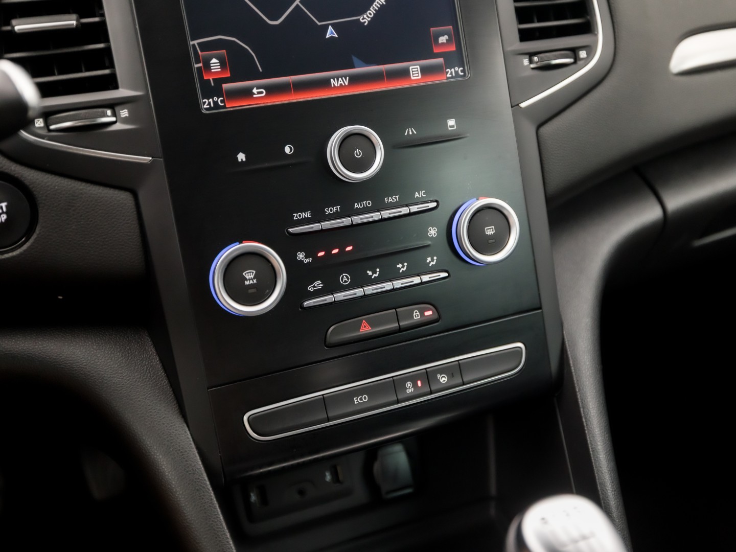 Renault Mégane Estate 1.2 TCe Bose Sport (APPLE CARPLAY, NAVIGATIE, LEDER, CAMERA, GETINT GLAS, SPORTSTOELEN, PARKEERSENSOREN, CRUISE, NIEUWSTAAT)