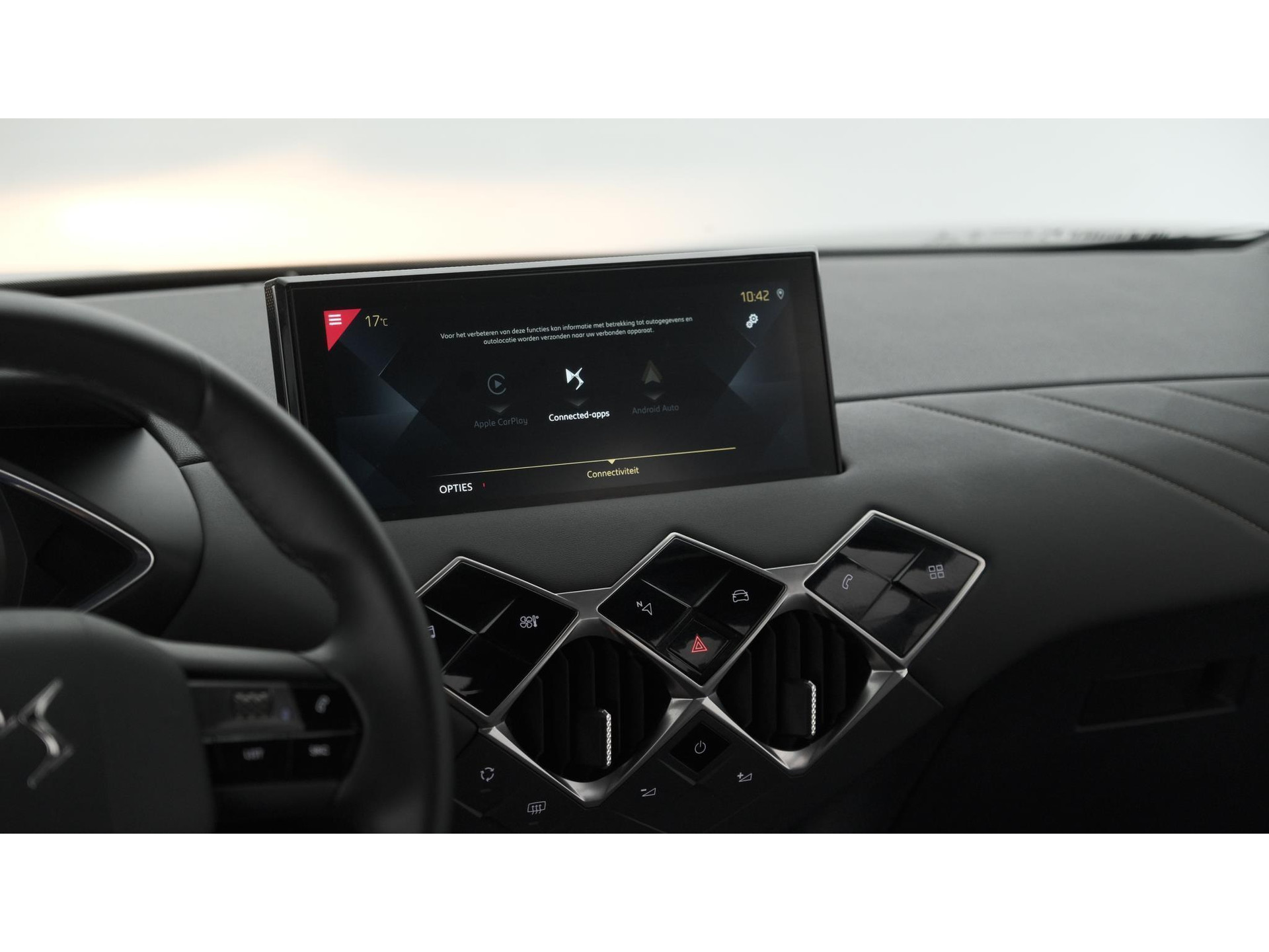 DS 3 Crossback PureTech 100 Montmartre | Parkeersensoren | Apple Carplay | Allseason Banden | Navigatie | Climate Control