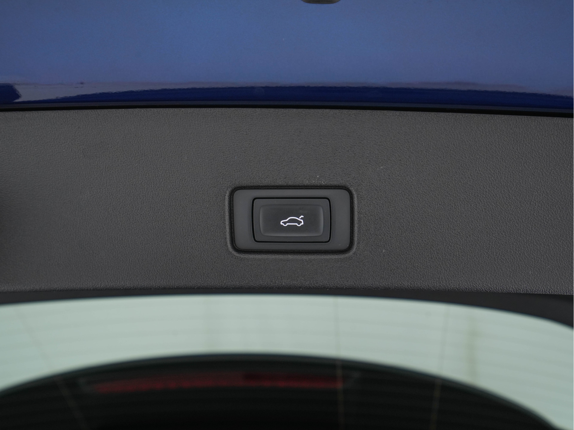 Audi Q4 e-tron 40 S-Line Competition Launch edition 77 kWh [ 3-Fase ] {SOH-87%} (INCL-BTW) *HEAT-PUMP | PANO | LEATHER-FABRIC | MATRIX-LED | ADAPTIVE-CRUISE | HEATED-SPORTSEATS | AMBIENT-LIGHT | DIGI-COCKPIT | CAMERA | KEYLESS | NAVI-FULLMAP | ...