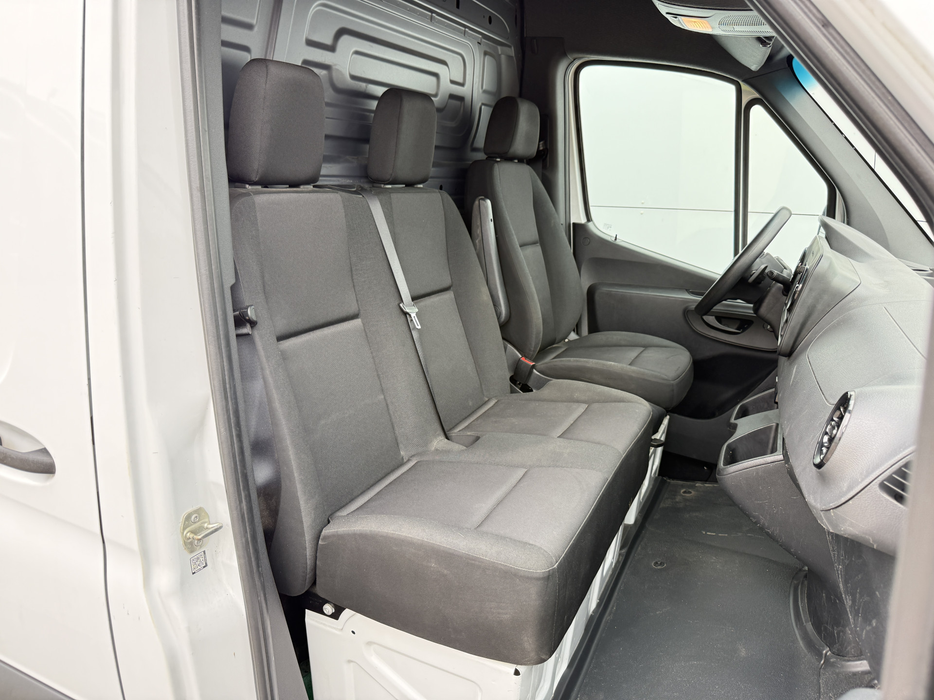 Mercedes-Benz eSprinter 312 55 kWh L2H2 Elektrisch 168 km WLTP 80kw Snelladen StoelverwarmingClimate Control