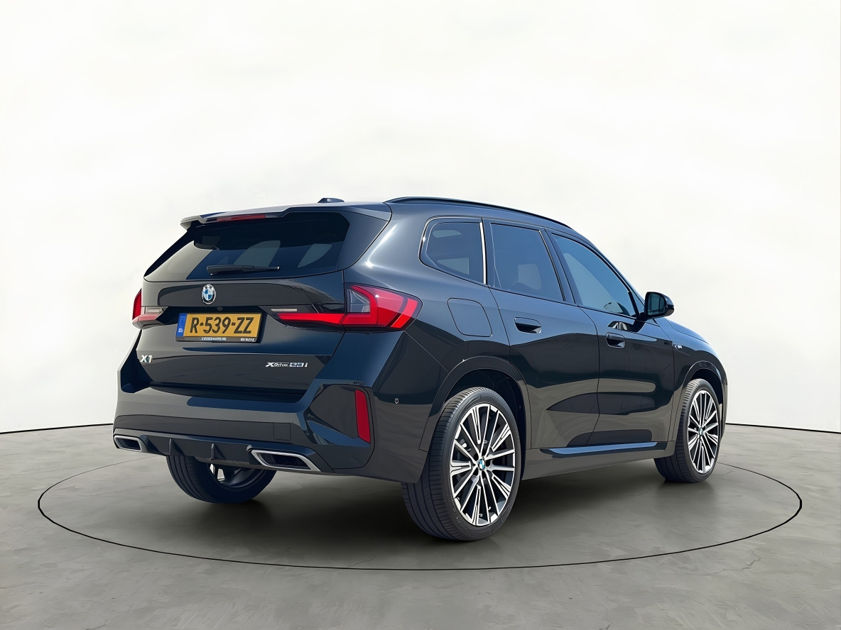 BMW X1 xDrive23i 218PK M-Sport Individual Pano Head-UP Harman-Kardon 360 Camera