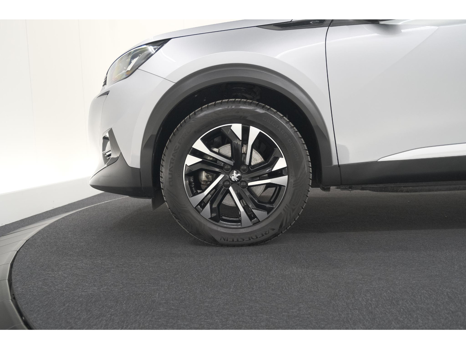 Peugeot e-2008 EV Allure 50 kWh | SOH=96.7 % | 3 Fase Laadfunctie | Camera | Navigatie | Parkeersensoren | Apple Carplay