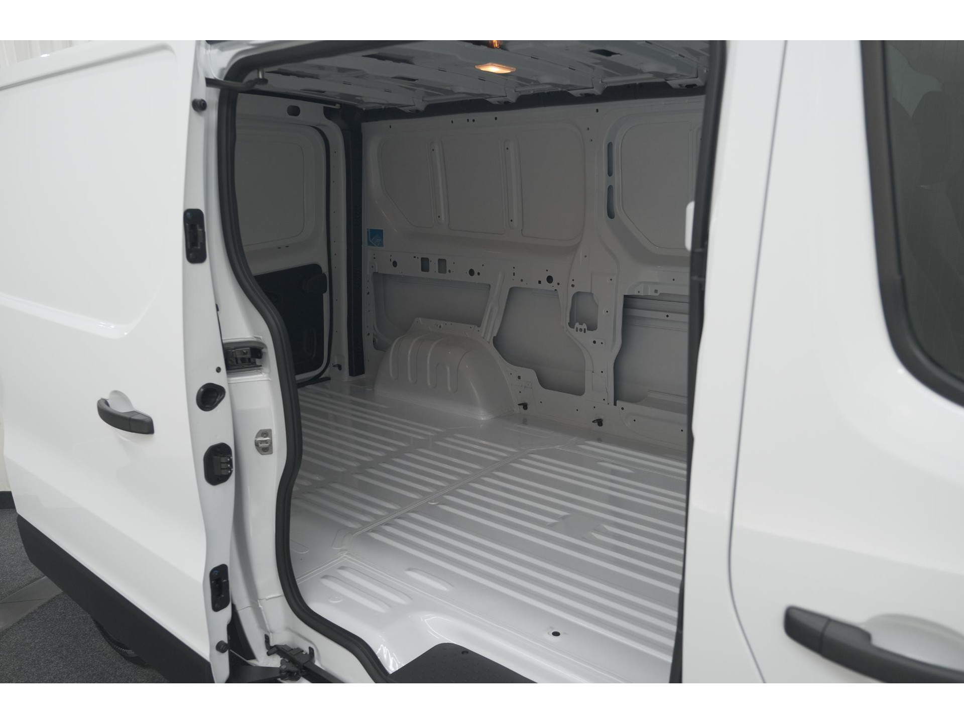 Renault Trafic 2.0 Blue dCi 130 T30 L2H1 Advance | Camera | Apple Carplay | Parkeersensoren