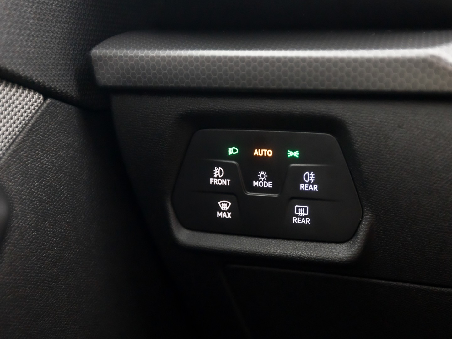 SEAT Leon 1.5 TSI Sport (4 CILINDER, APPLE CARPLAY, GROOT NAVI, CAMERA, GETINT GLAS, SPORTSTOELEN, ADAPTIVE CRUISE, KEYLESS, NIEUWSTAAT)