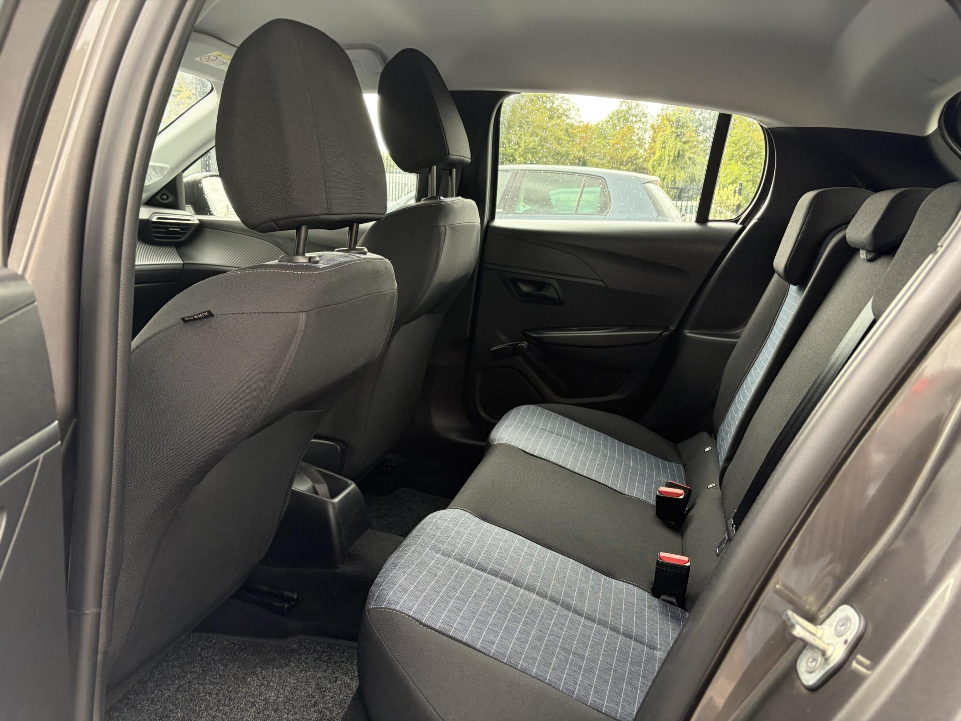 Peugeot 208 1.2 PureTech Like ✓Carplay✓Navi✓2e Eigenaar✓Dealer Onderhouden✓Airco✓Cruise✓Weinig Km✓N.A.P✓Apk tot 09-2027