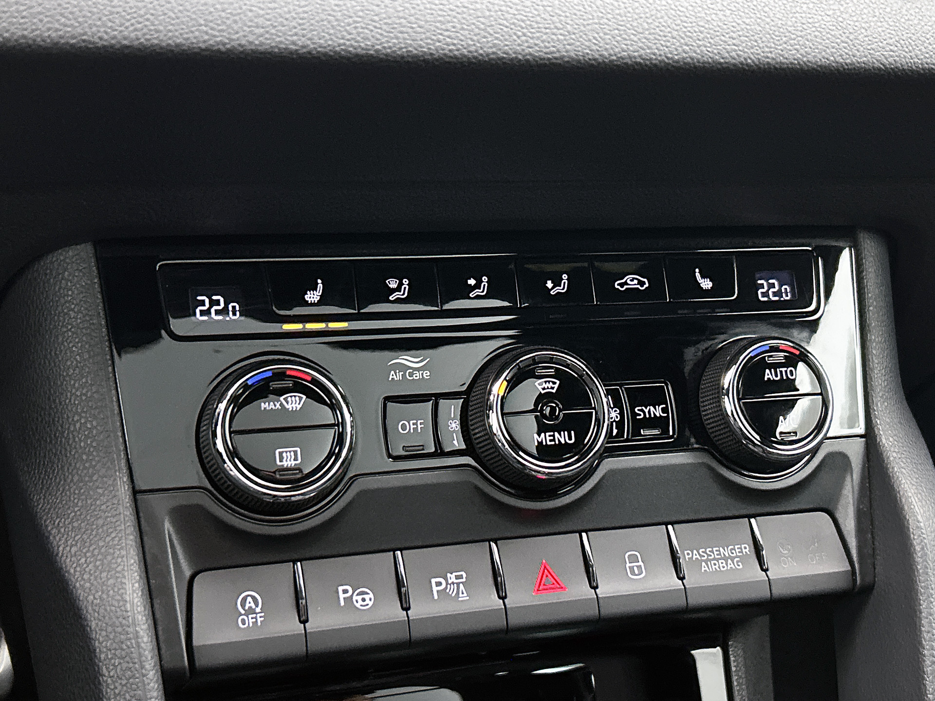 ŠKODA Karoq 1.5 TSI ACT Sportline Business | PANORAMADAK | 360 CAMERA | WINTERPACK | KEYLESS | NAVI | ELEKTR. ACHTERKLEP