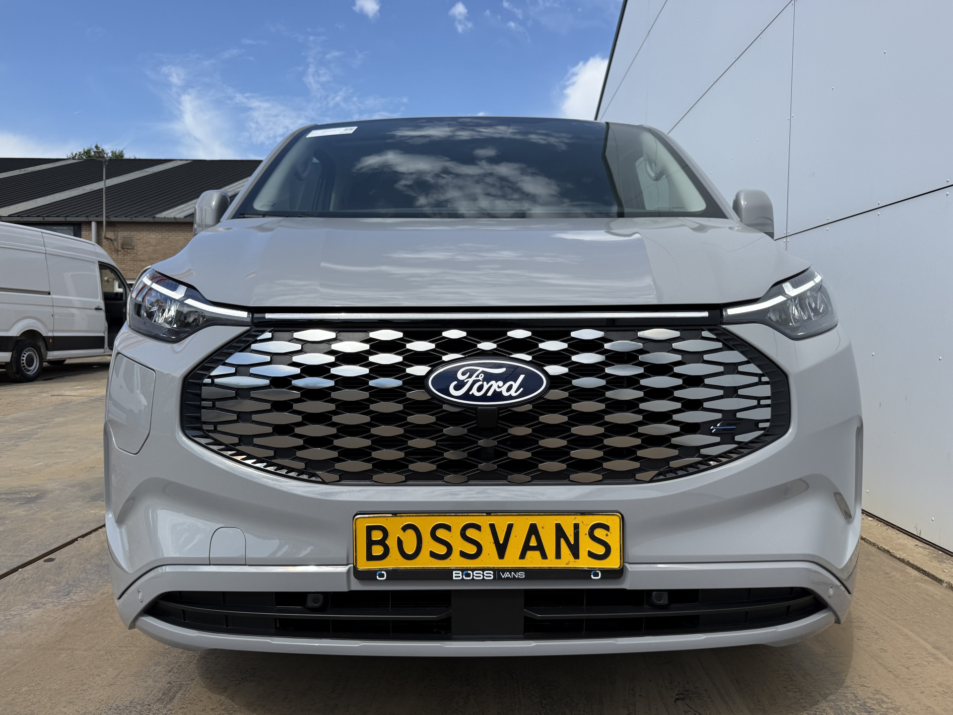Ford e-Transit Custom 65 kWh 218PK Elektrisch 344km WLTP 2300kg Trekvermogen BEV Snelladen Stoelverwarming LED Cruise Control Camera Carplay Parkeersensoren v+a