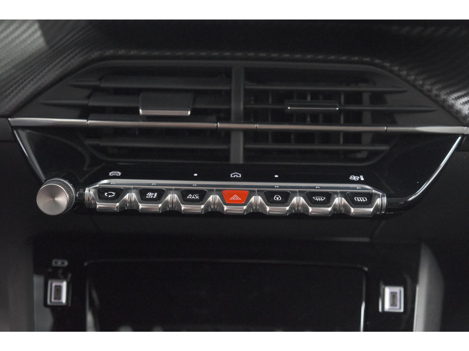 Peugeot 208 1.2 Hybrid 110 e-DCS6 Allure | Apple Carplay | Parkeersensoren Voor + Achter | Climate Control
