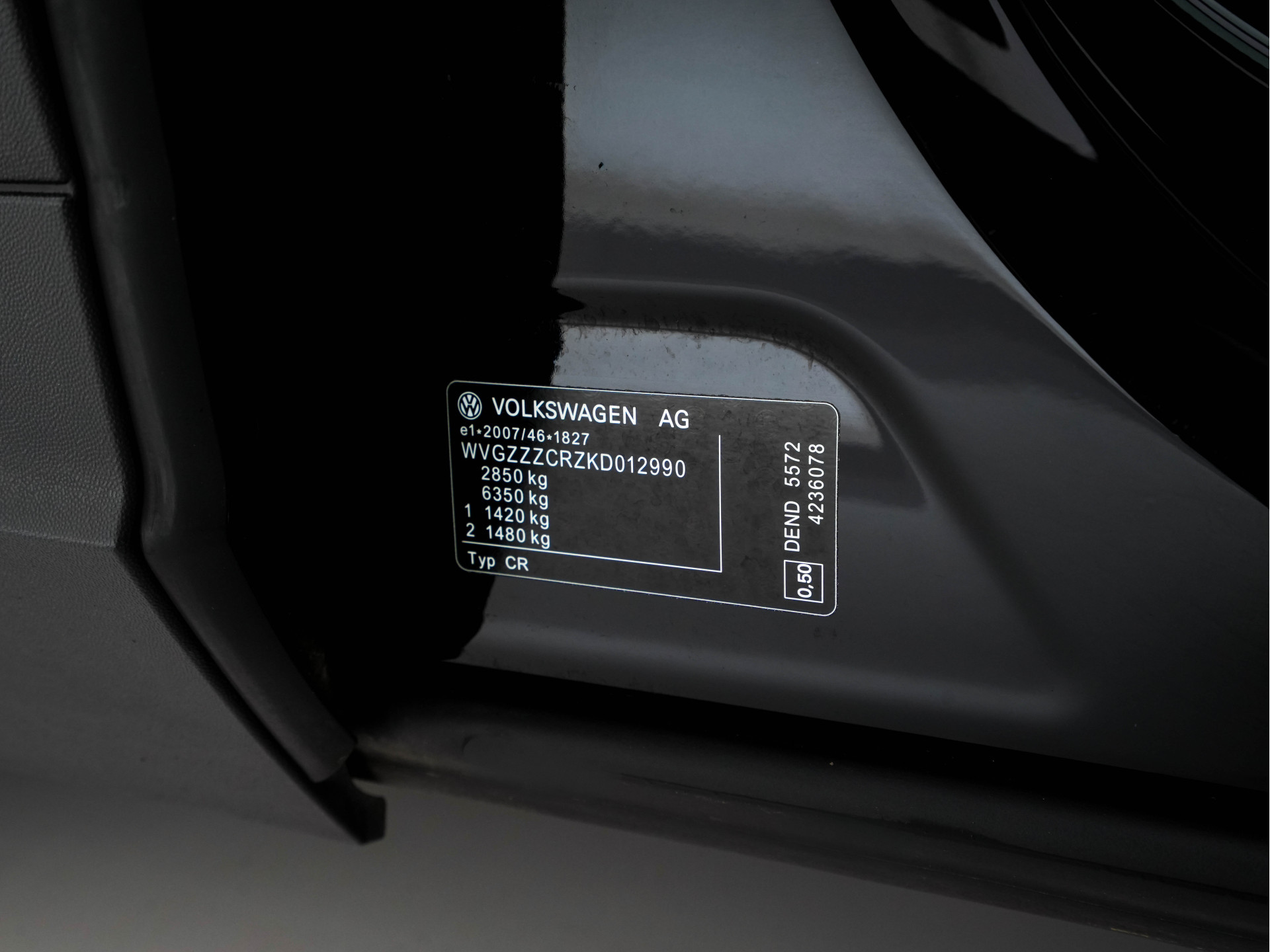 Volkswagen Touareg 3.0 TDI R-Line (INCL-BTW) Aut. *LEATHER | FULL-LED | BLIND-SPOT | HEATED-COMFORTSEATS | AIR-SUSPENSION | KEYLESS | CAMERA | NAVI-FULLMAP | PRIVACY-GLASS | ADAPTIVE-CRUISE |  SHIFT-PADDLES | TOWBAR*