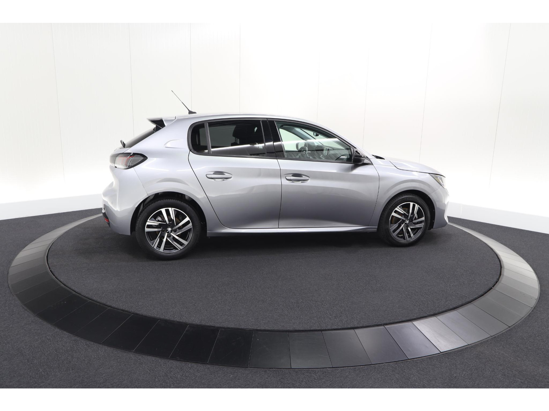 Peugeot 208 PureTech 100 Allure | Navigatie | Parkeersensoren | Apple Carplay