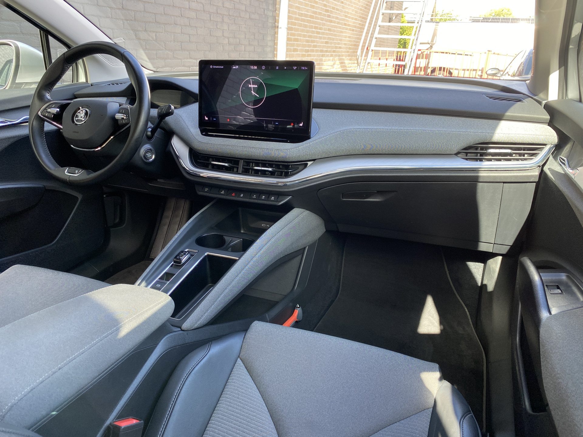 ŠKODA Enyaq iV 60 | 1e eigenaar | dealer onderhouden | navigatie | camera | sfeerverlichting | apple carplay | SOH 92%