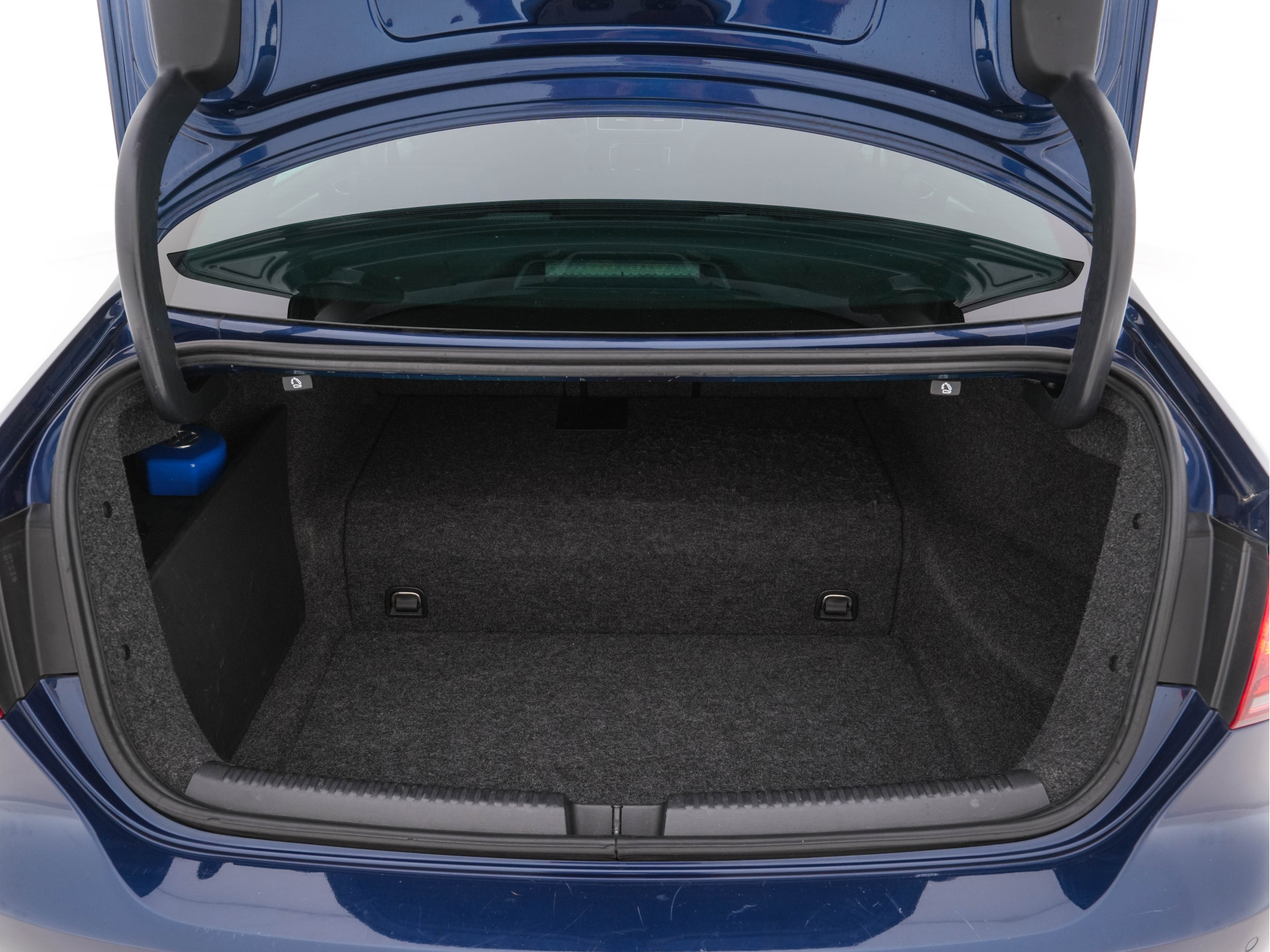 Volkswagen Jetta 1.4 TSI Hybrid Highline Executive-Pack Aut. *PANO | BI-XENON | NAVI-FULLMAP | CAMERA | HEATED-COMFORTSEATS | ECC | PDC | PRIVACY-GLASS | CRUISE | RADIO-CD | SHIFT-PADDLES | 17''ALU*