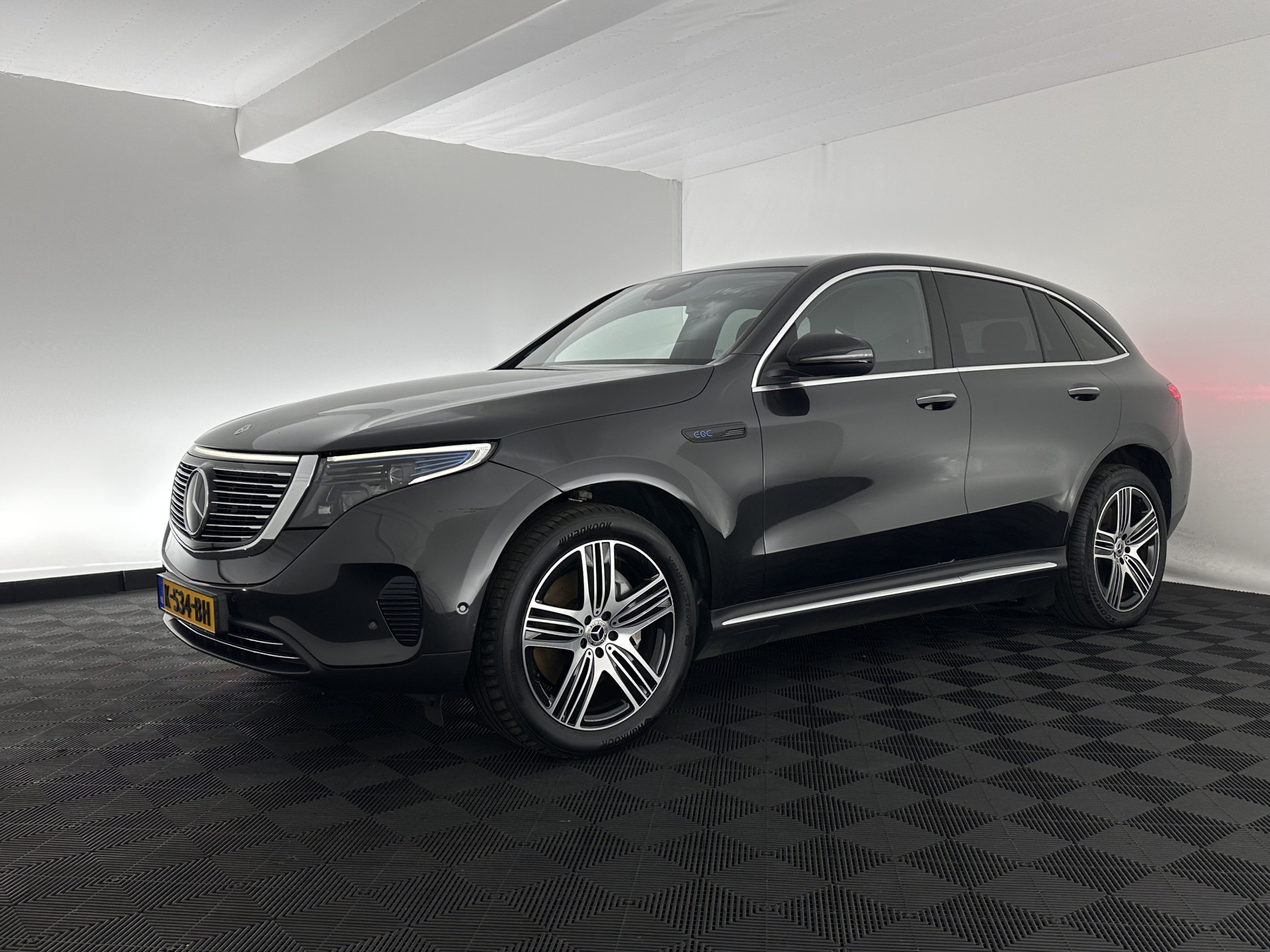 Mercedes-Benz EQC 400 4MATIC Business Solution Luxury 80 kWh {SOH-89%} (INCL.BTW) Aut.*LEATHER | FULL-LED | DISTRONIC | BLINDSPOT | HEATED-COMFORTSEATS | DIGI-WIDESCREEN | DAB+ | KEYLESS | AMBIENTLIGHT | NAVI-FULLMAP | ECC | PRIVACY-GLASS | PDC | 20''ALU*