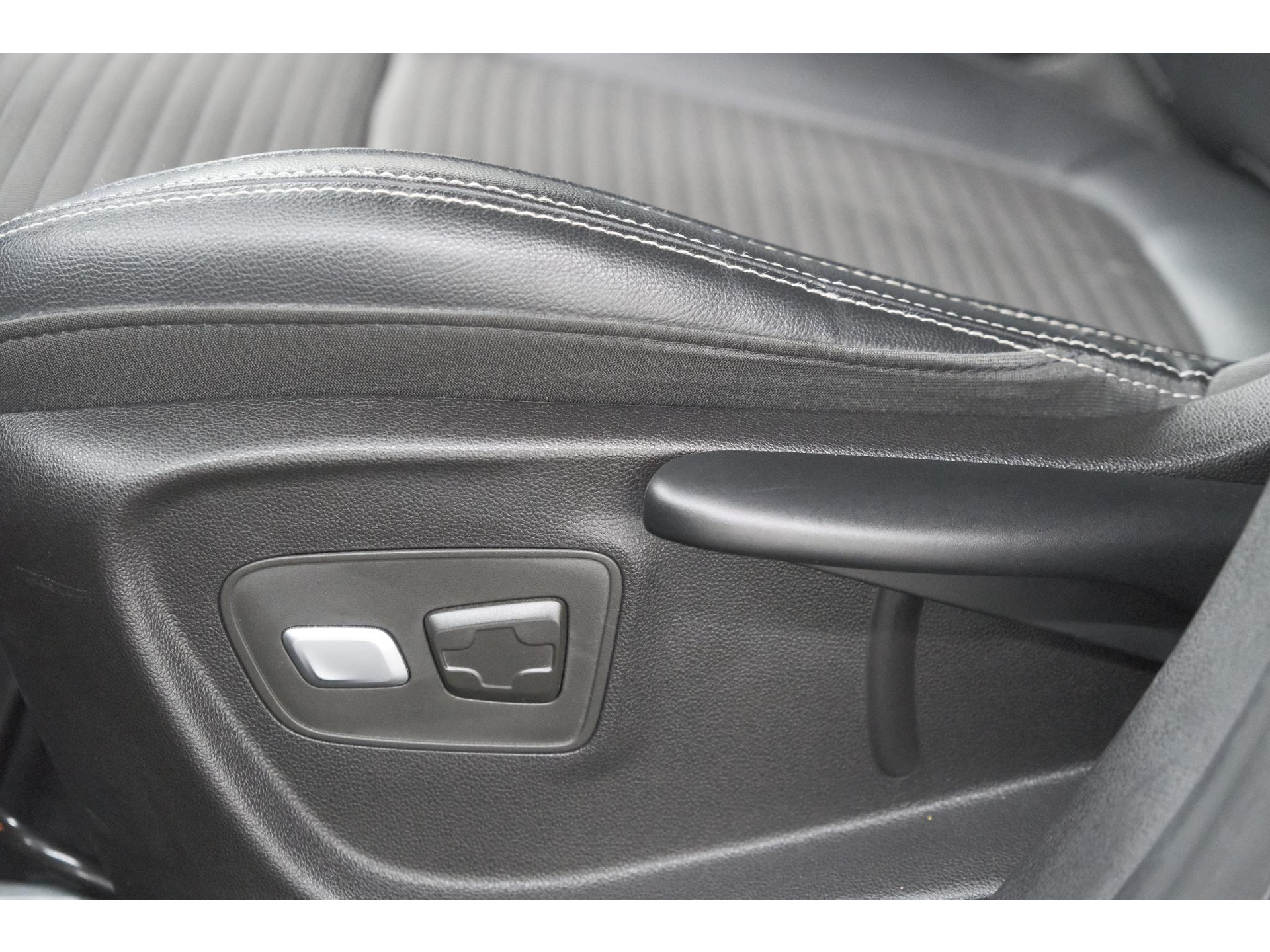 Renault Scénic 1.3 TCe 140 EDC Intens | Trekhaak | Camera | Head-Up Display | Dodehoekdetectie