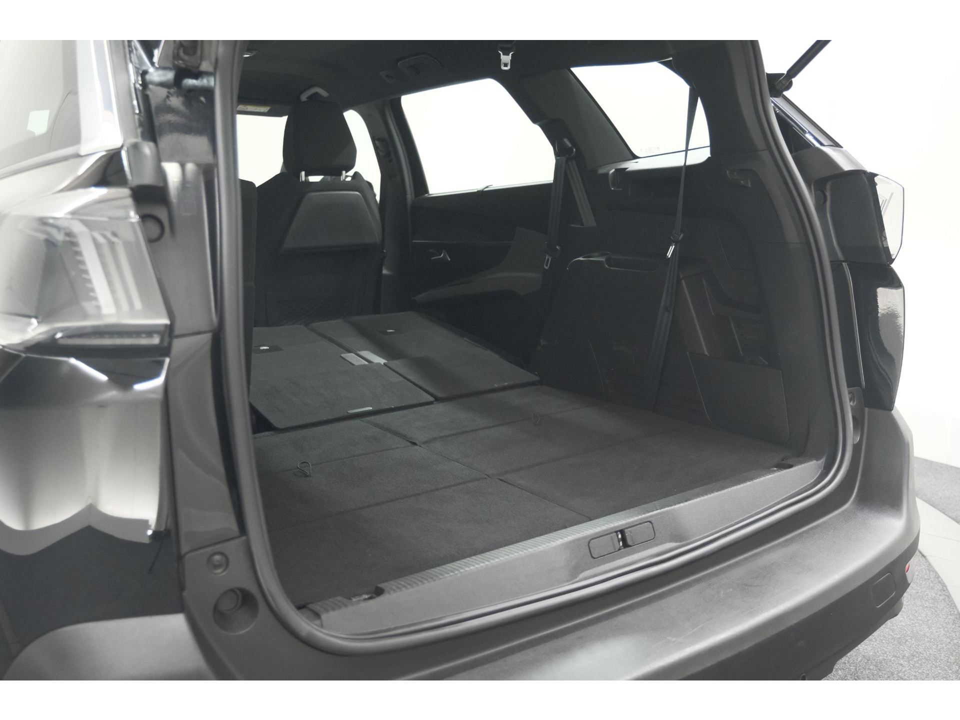 Peugeot 5008 PureTech 130 EAT8 Active Pack Business | 7 Zitplaatsen | Camera | Navigatie | Apple Carplay | Parkeersensoren