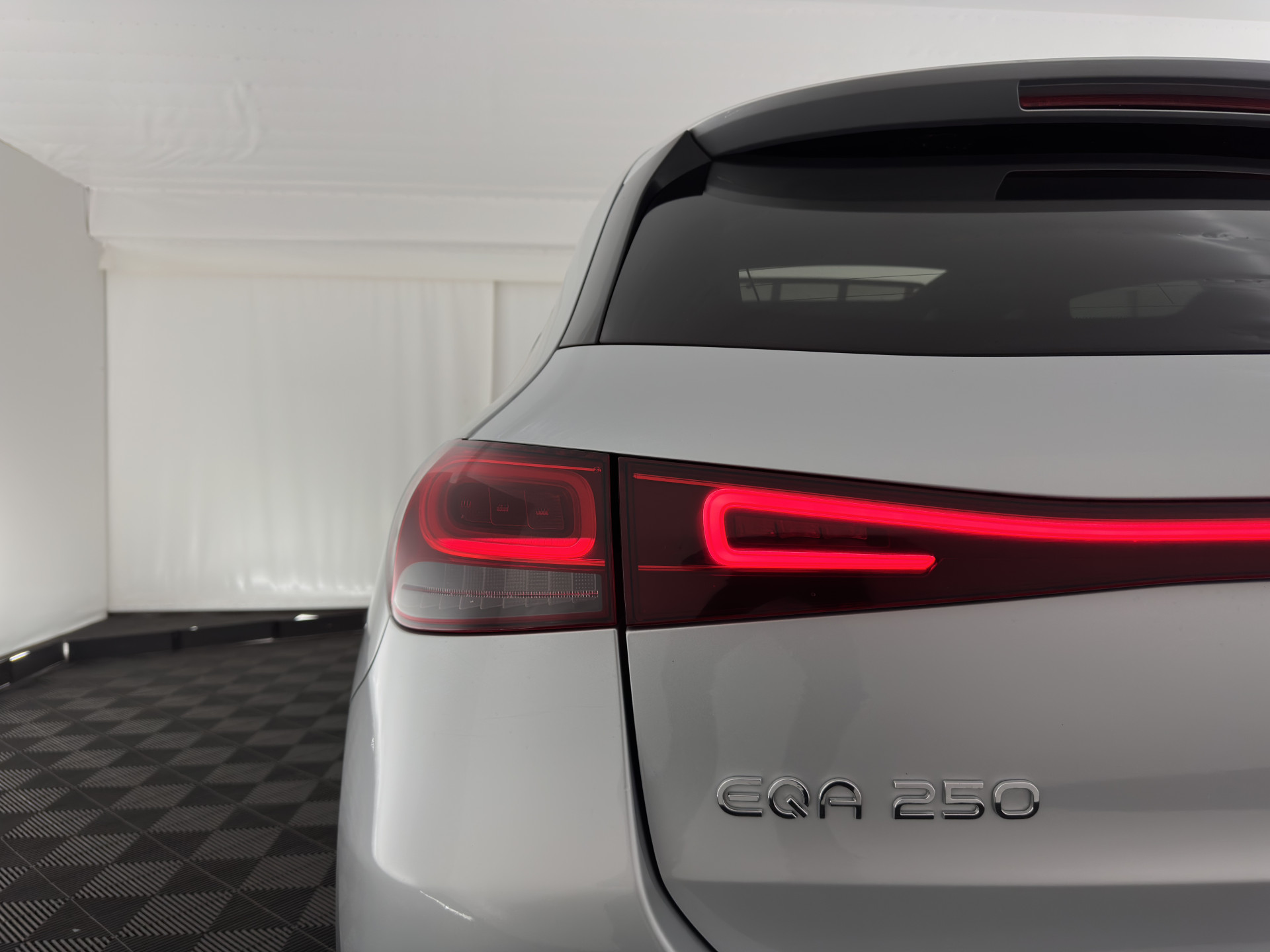 Mercedes-Benz EQA 250 Business Solution Luxury 67 kWh [ 3-Fase ] (SOH-94%) (INCL-BTW) *PANO | LEATHER | WIDESCREEN-COCKPIT | FULL-LED | BLINDSPOT | AMBIENT-LIGHT | CAMERA | NAVI-FULLMAP | DAB+ | COMFORT-SEATS | ECC | SHIFTPADDLES | CRUISE | HEATED-SEATS |