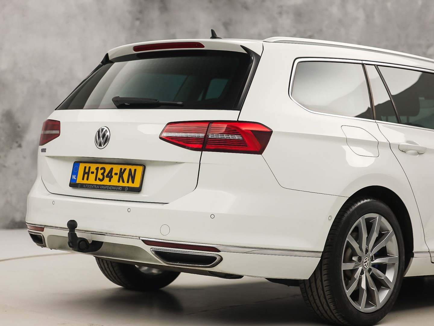 Volkswagen Passat Variant 1.4 TSI GTE HighLine Sport Automaat (PANORAMADAK, APPLE CARPLAY, SOH 77,9%, GROOT NAVI, CAMERA, TREKHAAK, KEYLESS, SPORTSTOELEN, STOELVERWARMING, GETINT GLAS, NIEUWSTAAT)