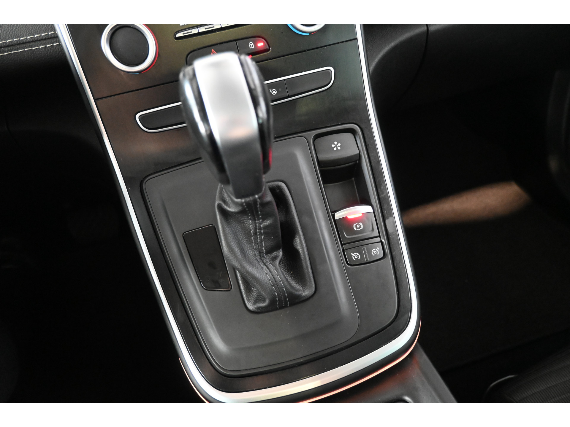Renault Scénic 1.3 TCe Intens Automaat Nap Clima Cruise Trekhaak Navigatie Head up Panoramadak 100% Onderhouden! Inruil Mogelijk!