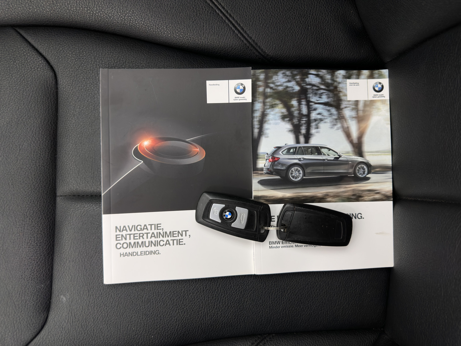 BMW 3-serie Touring 316d High Executive *FULL-LEATHER | NAVI-FULLMAP | HEATED-COMFORTSEATS | AIRCO | CRUISE | PDC | 17''ALU*